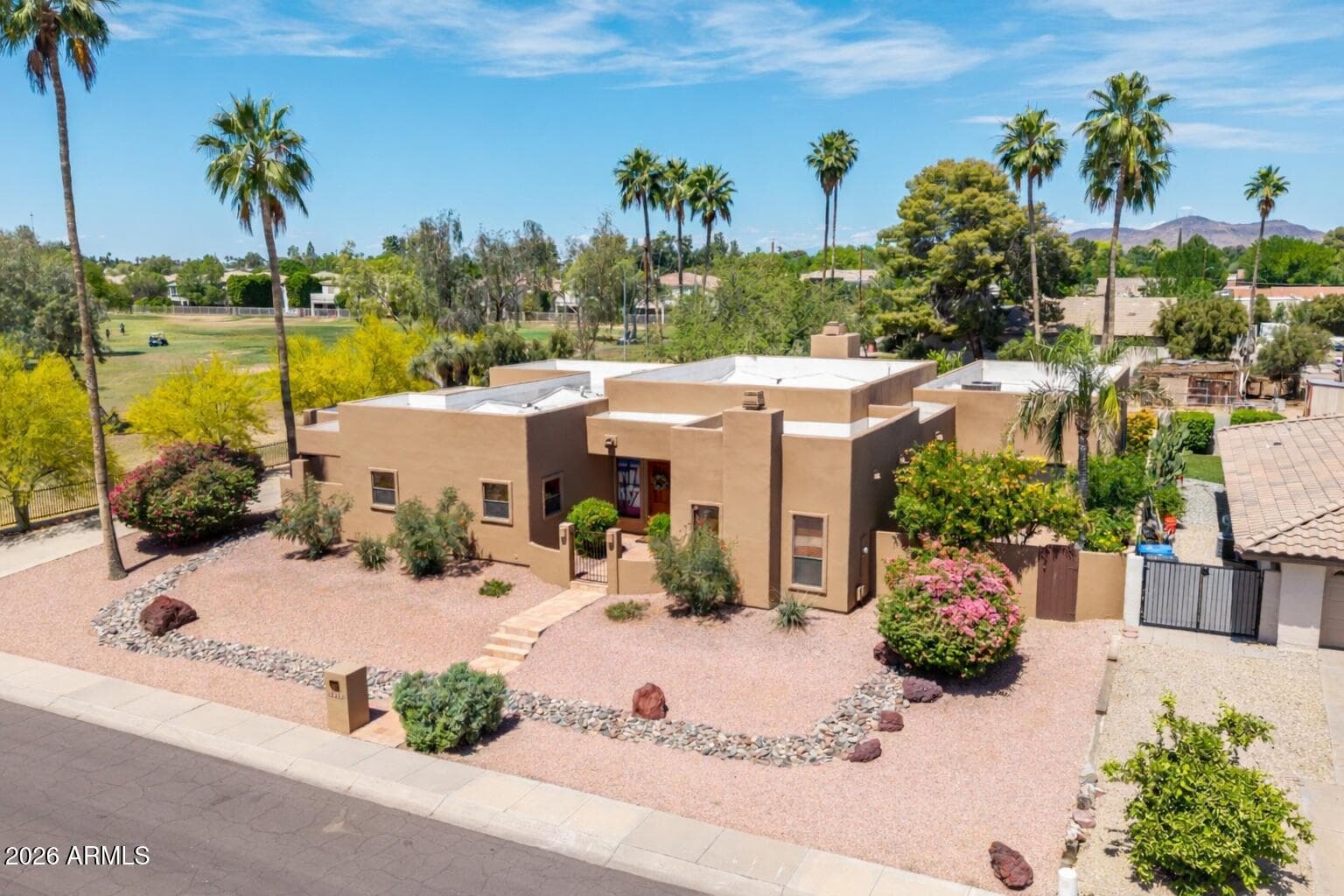 1010 W Claremont St — photo 1