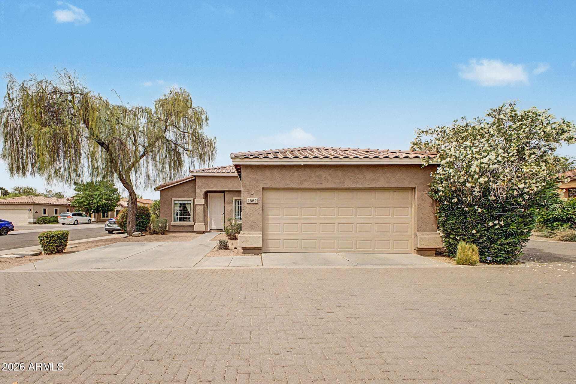 2562 E Riviera Dr — photo 1