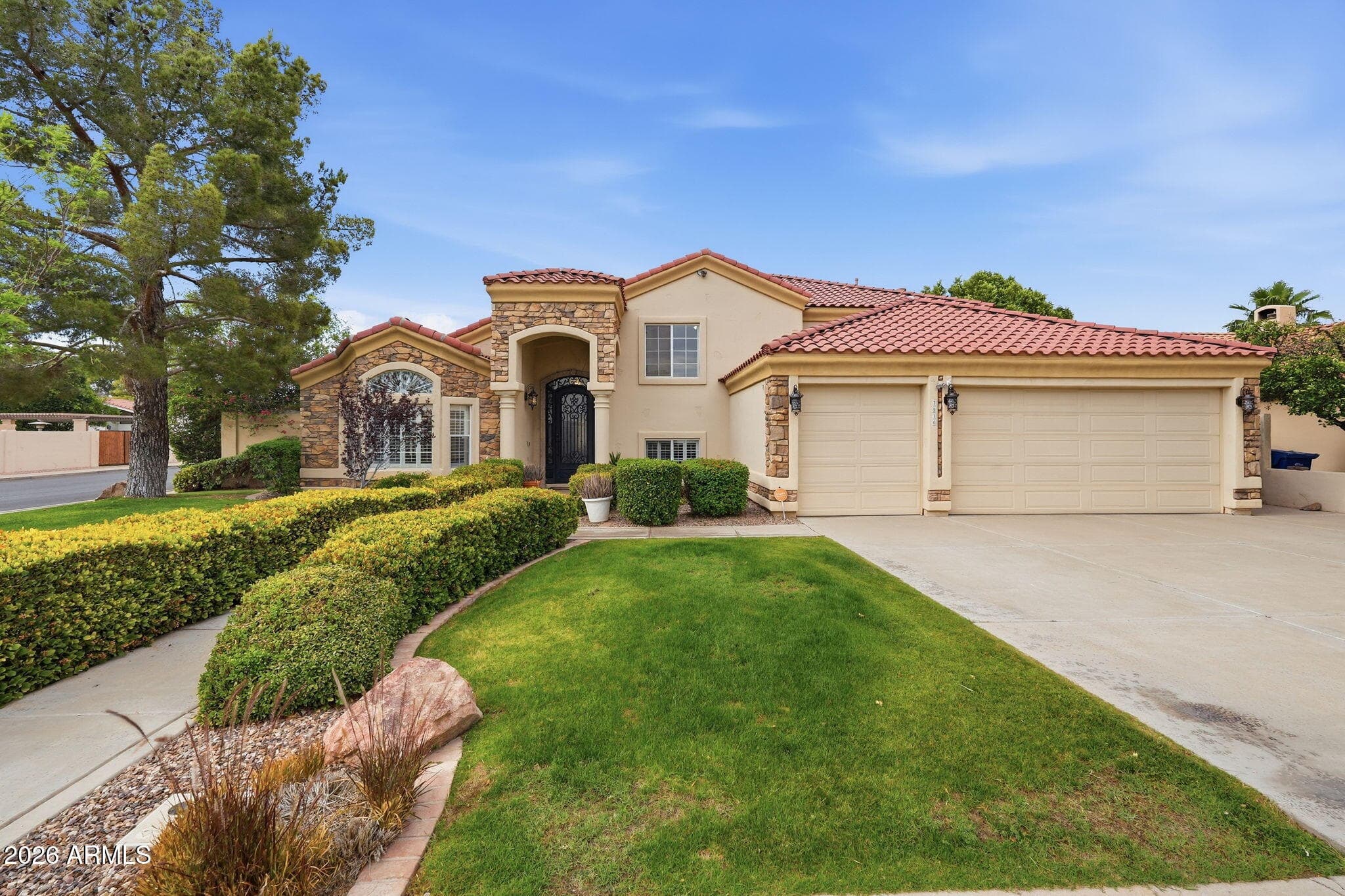 3516 E Fairbrook Circle — photo 1