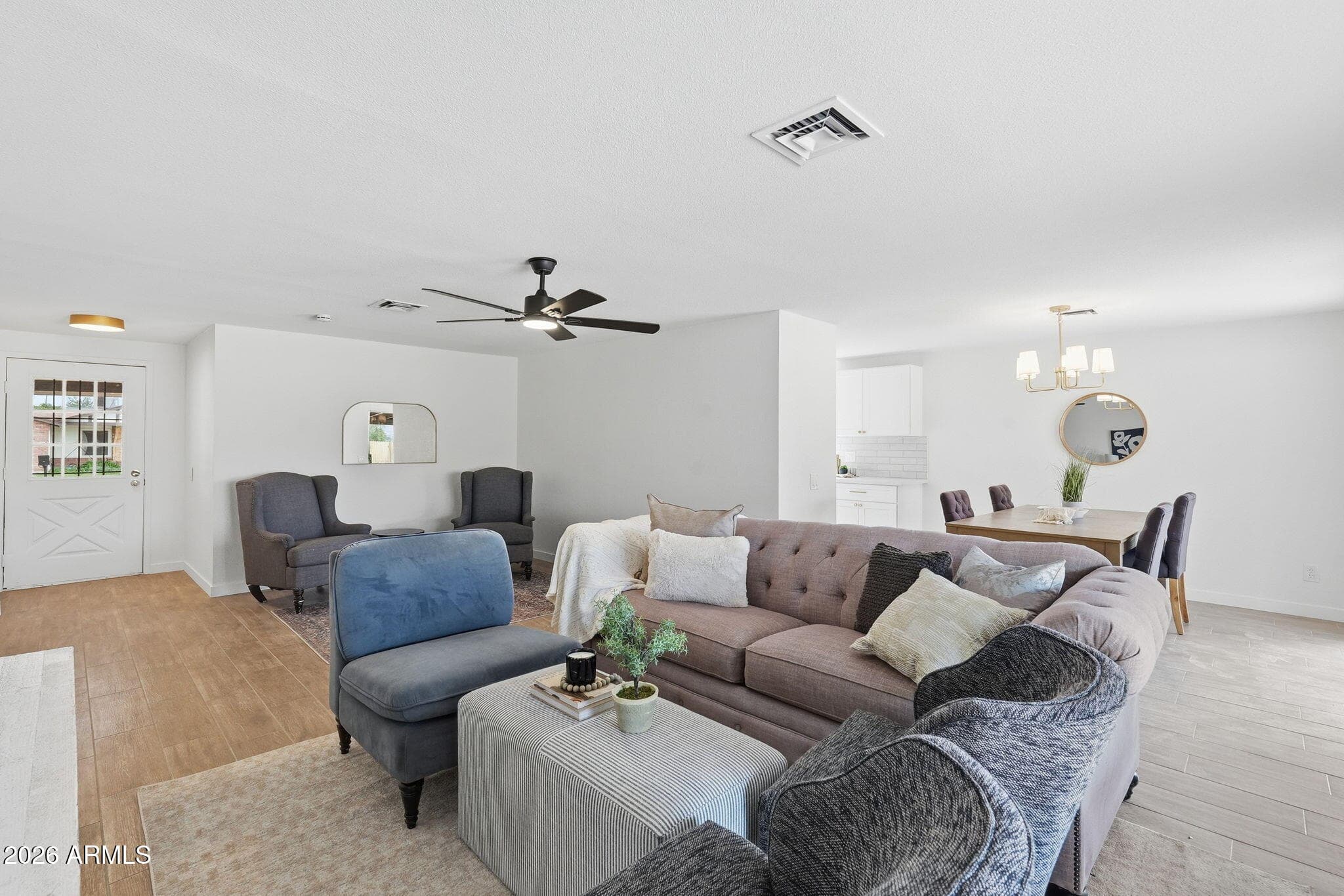 1410 W Colt Rd — photo 2