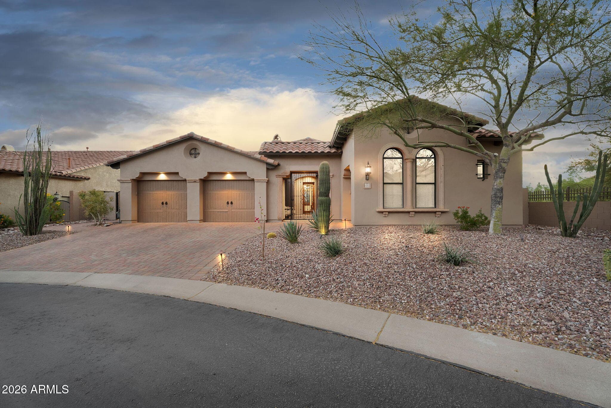 4062 N Goldcliff Circle — photo 2