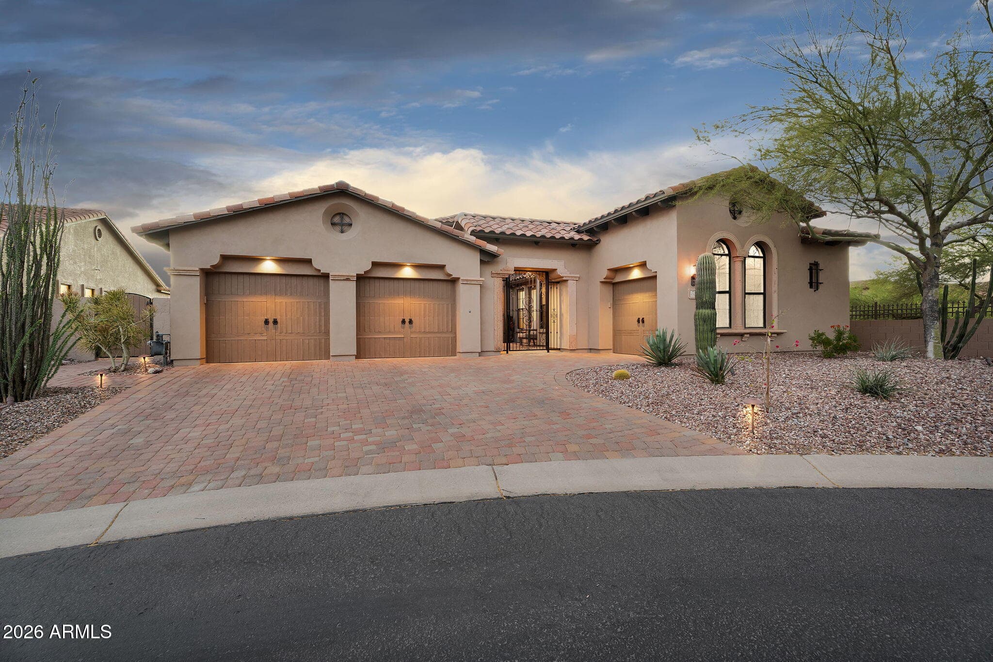 4062 N Goldcliff Circle — photo 1