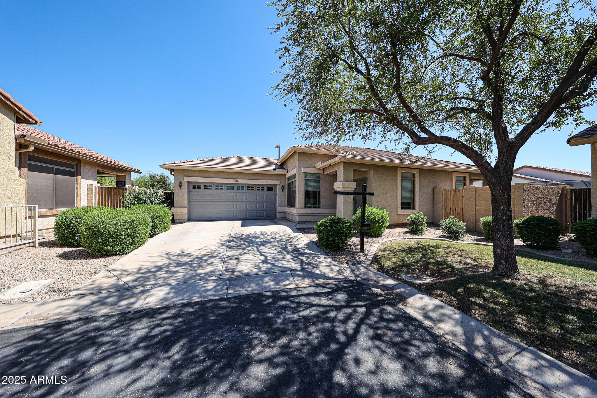 1337 E Thompson Way — photo 2