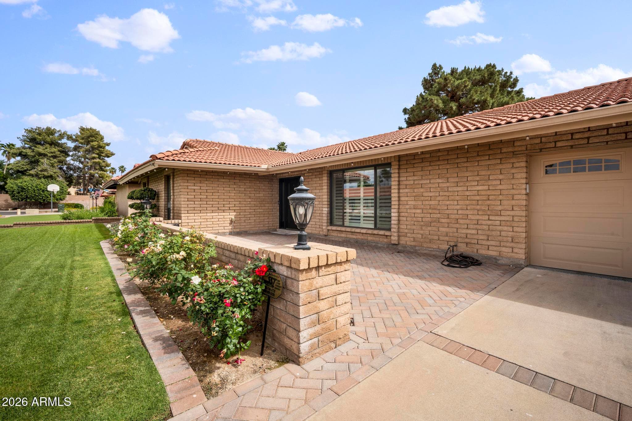 409 E Carol Ann Way — photo 2