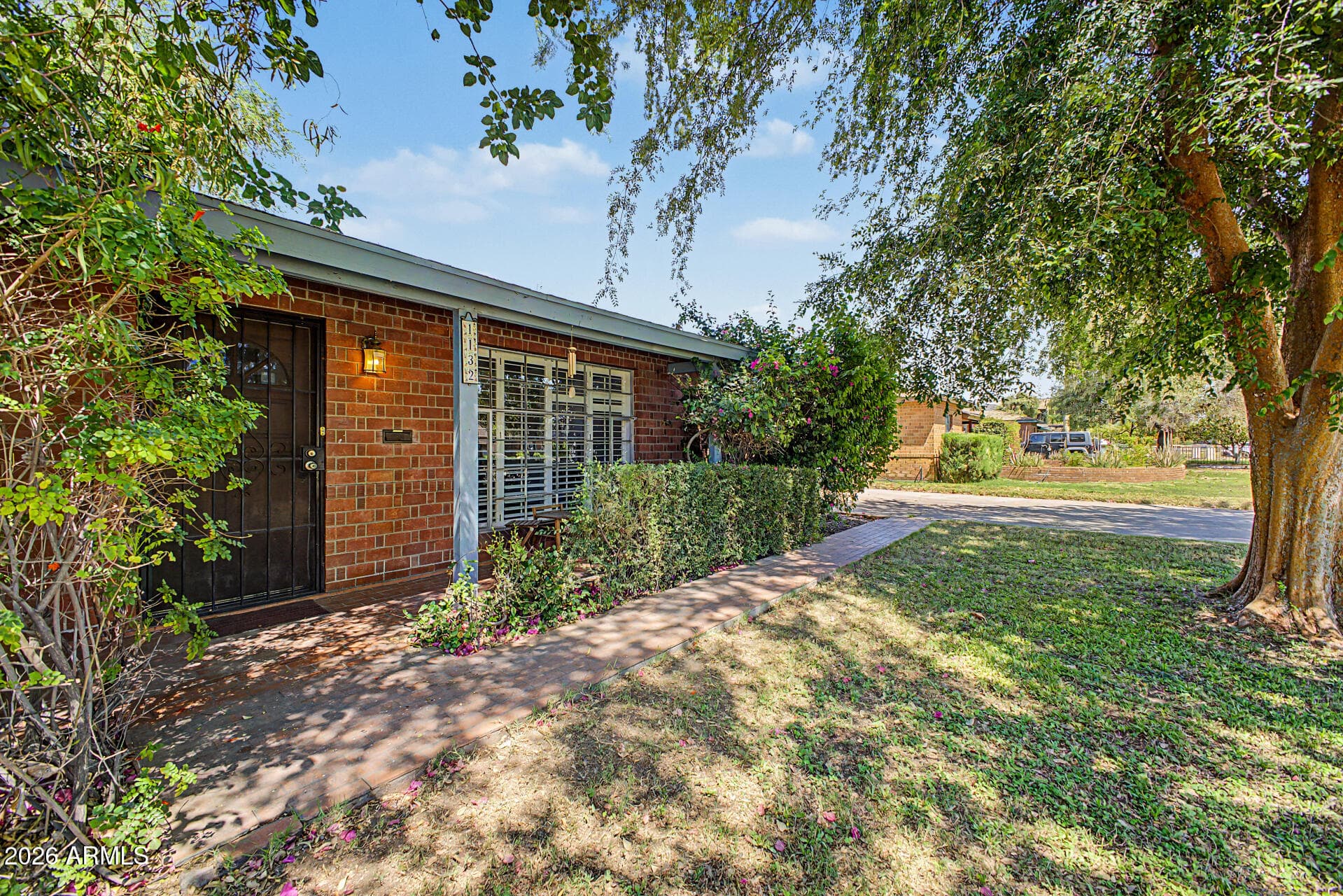 1132 E Flynn Ln — photo 2