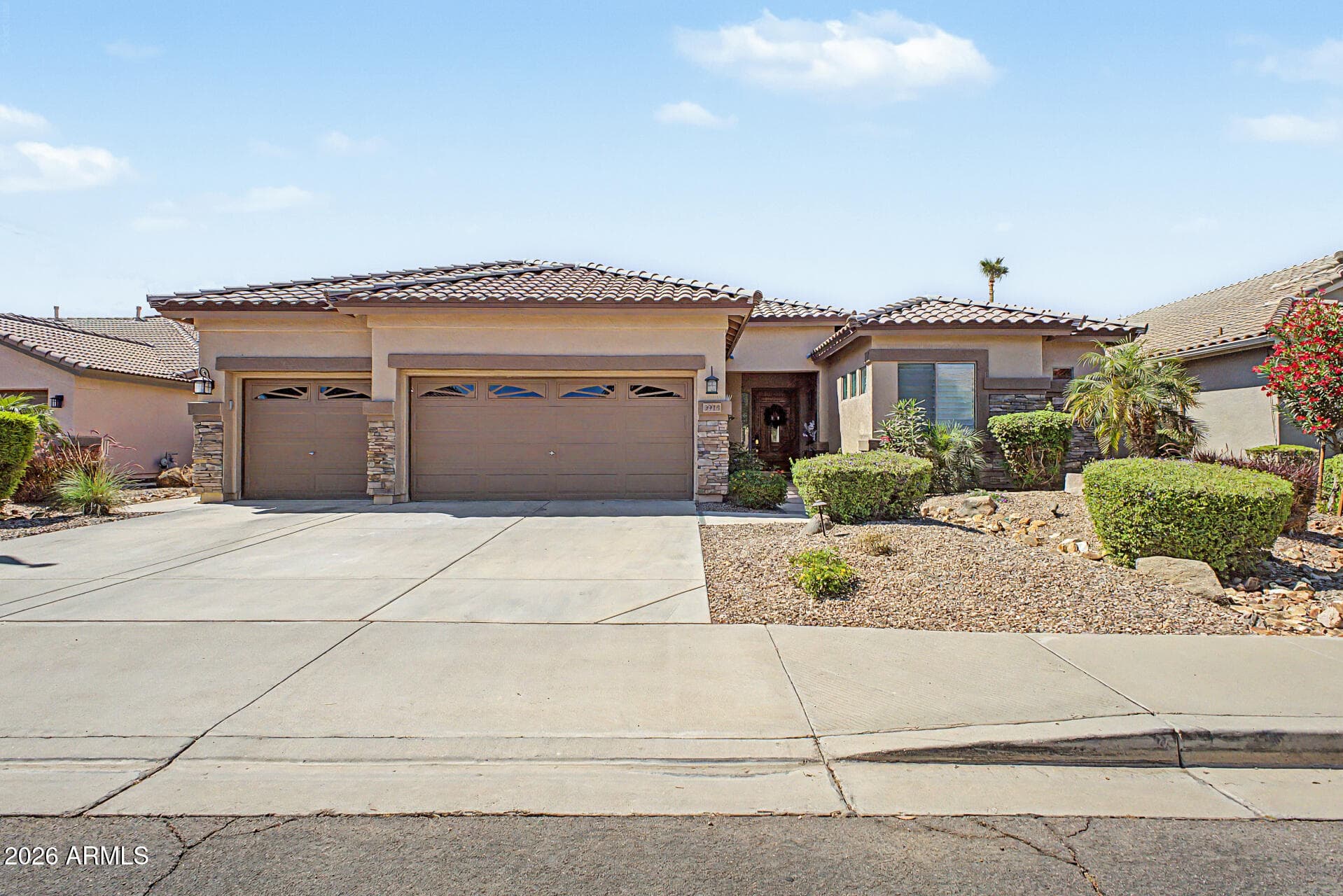 3915 E Meadowview Dr — photo 2