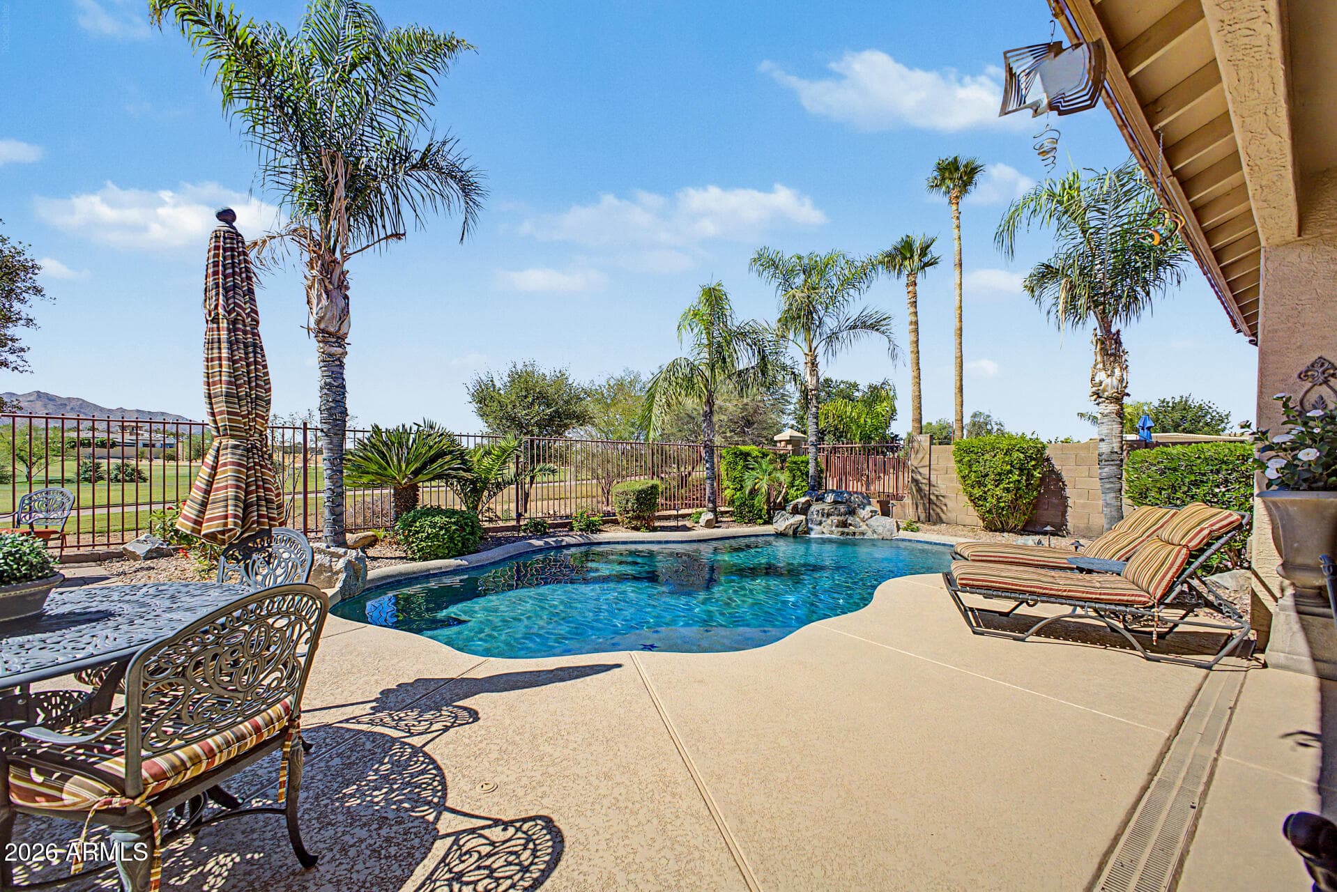 3915 E Meadowview Dr — photo 1