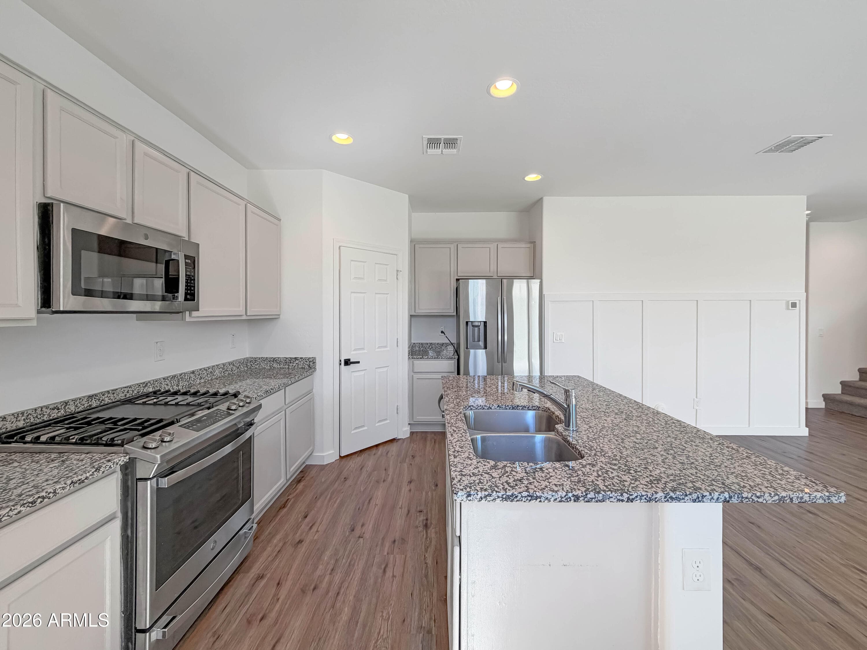 3215 W Pollack St — photo 2