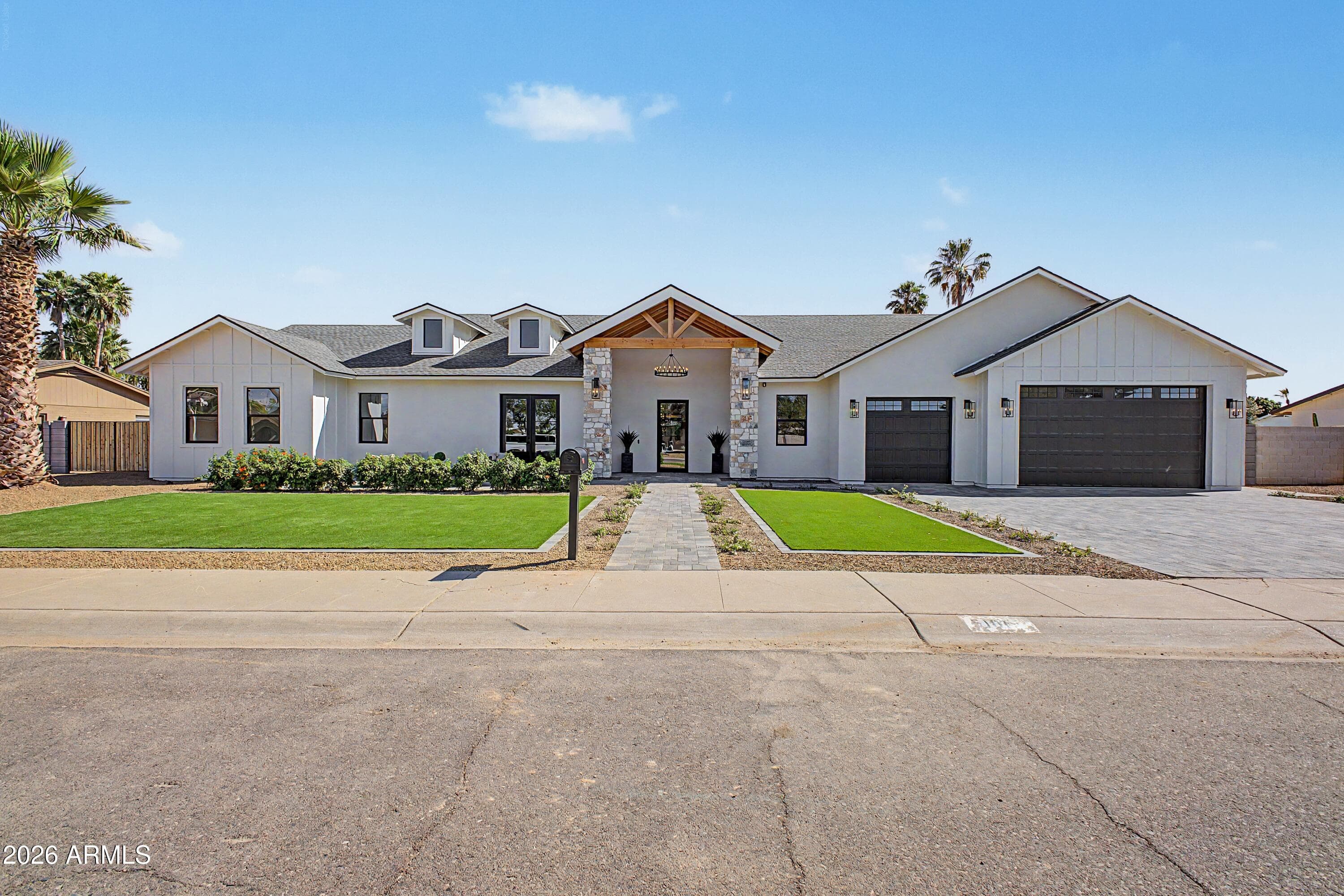 5101 E Laurel Ln — photo 1