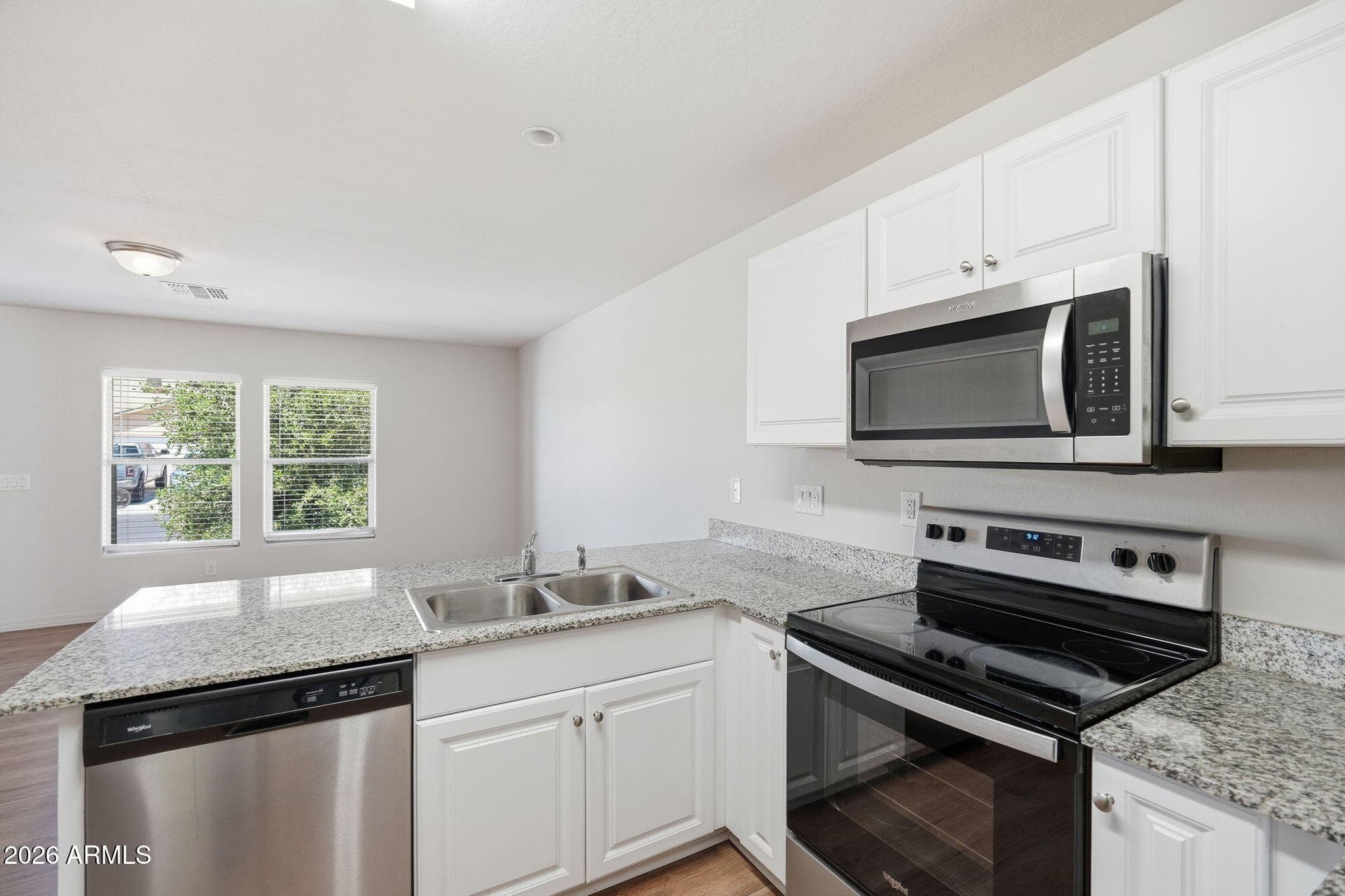 135 E Watson Pl — photo 2