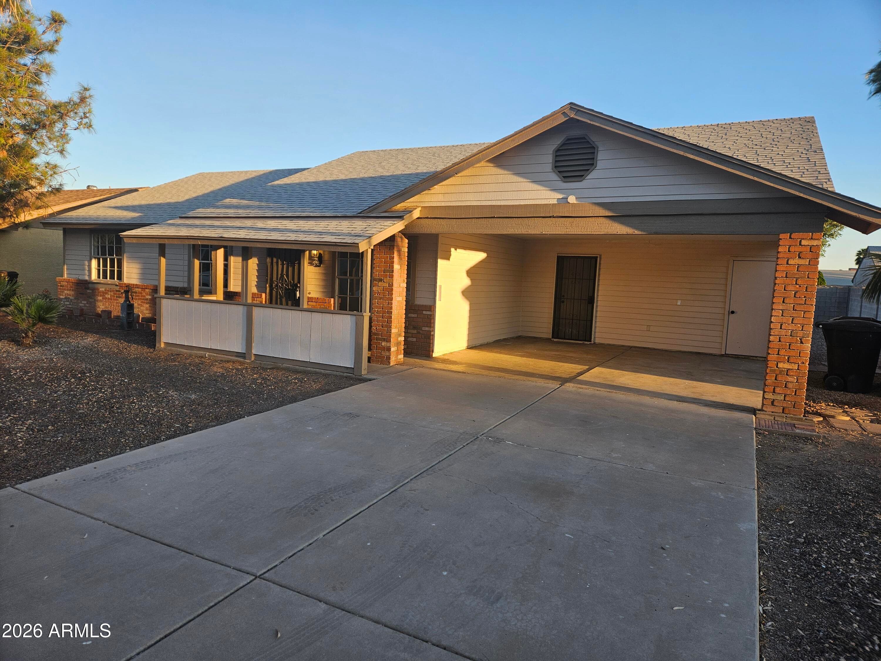8949 W Cinnabar Ave — photo 1