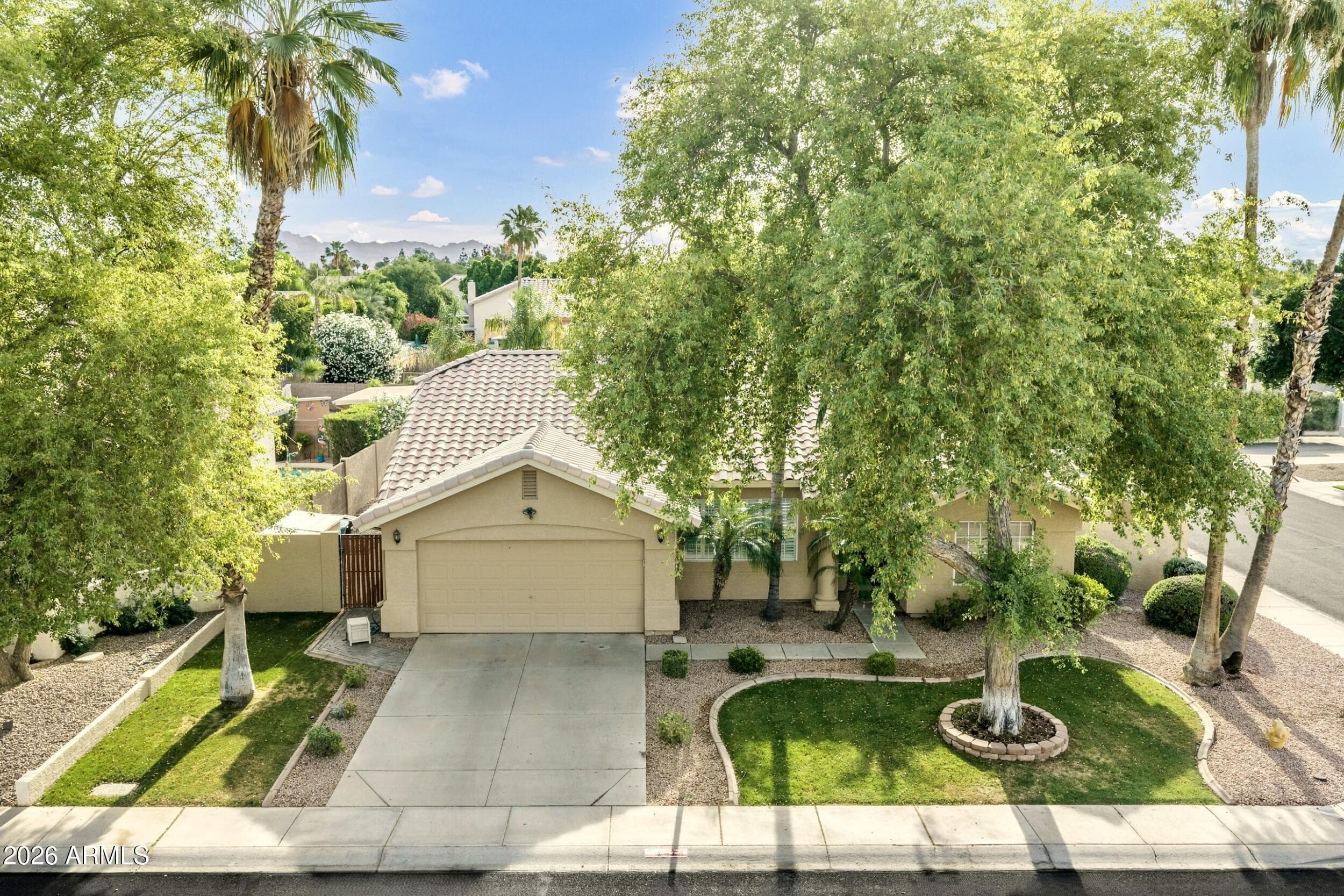 1373 N Roadrunner Dr — photo 1