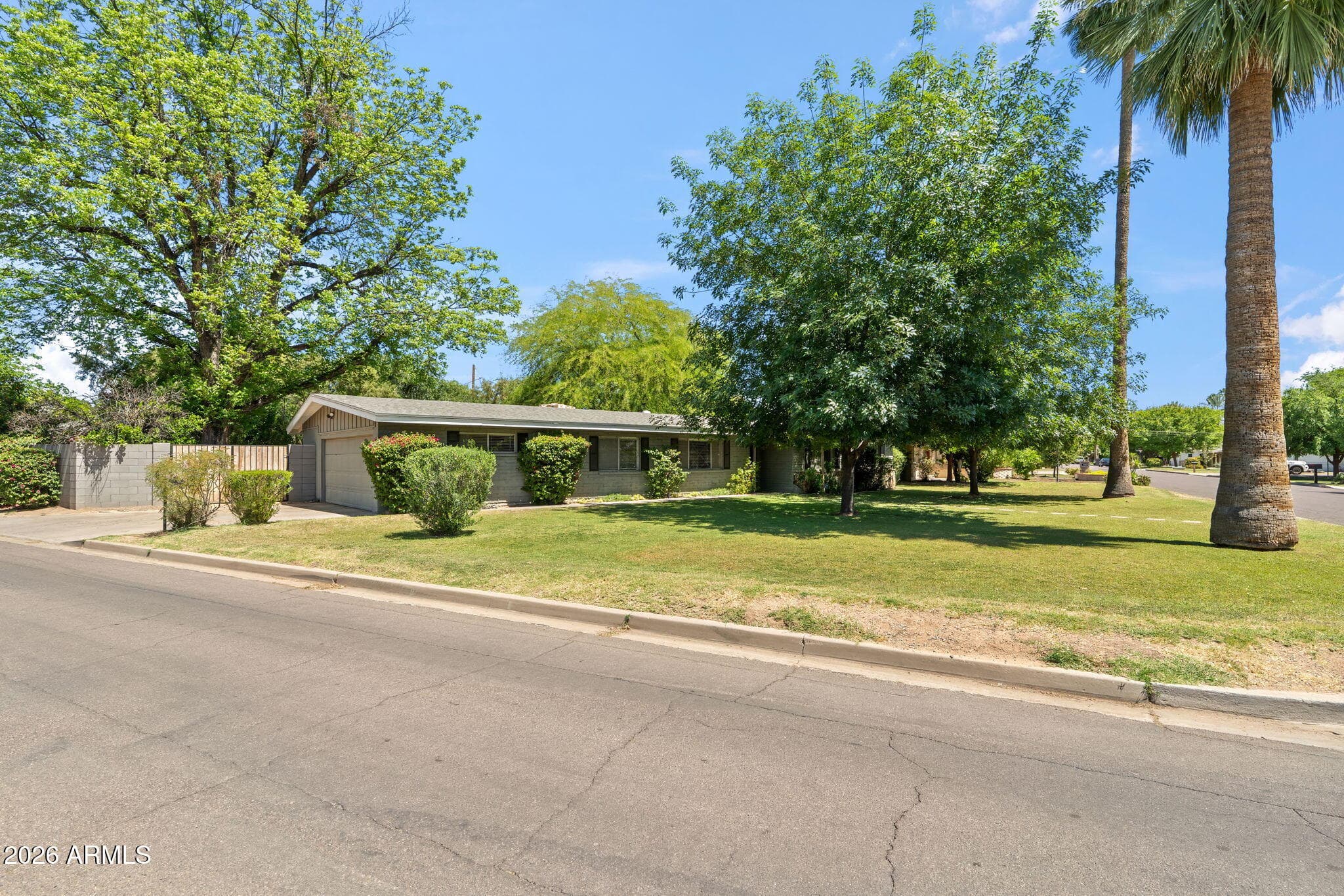 1022 W Las Palmaritas Dr — photo 2
