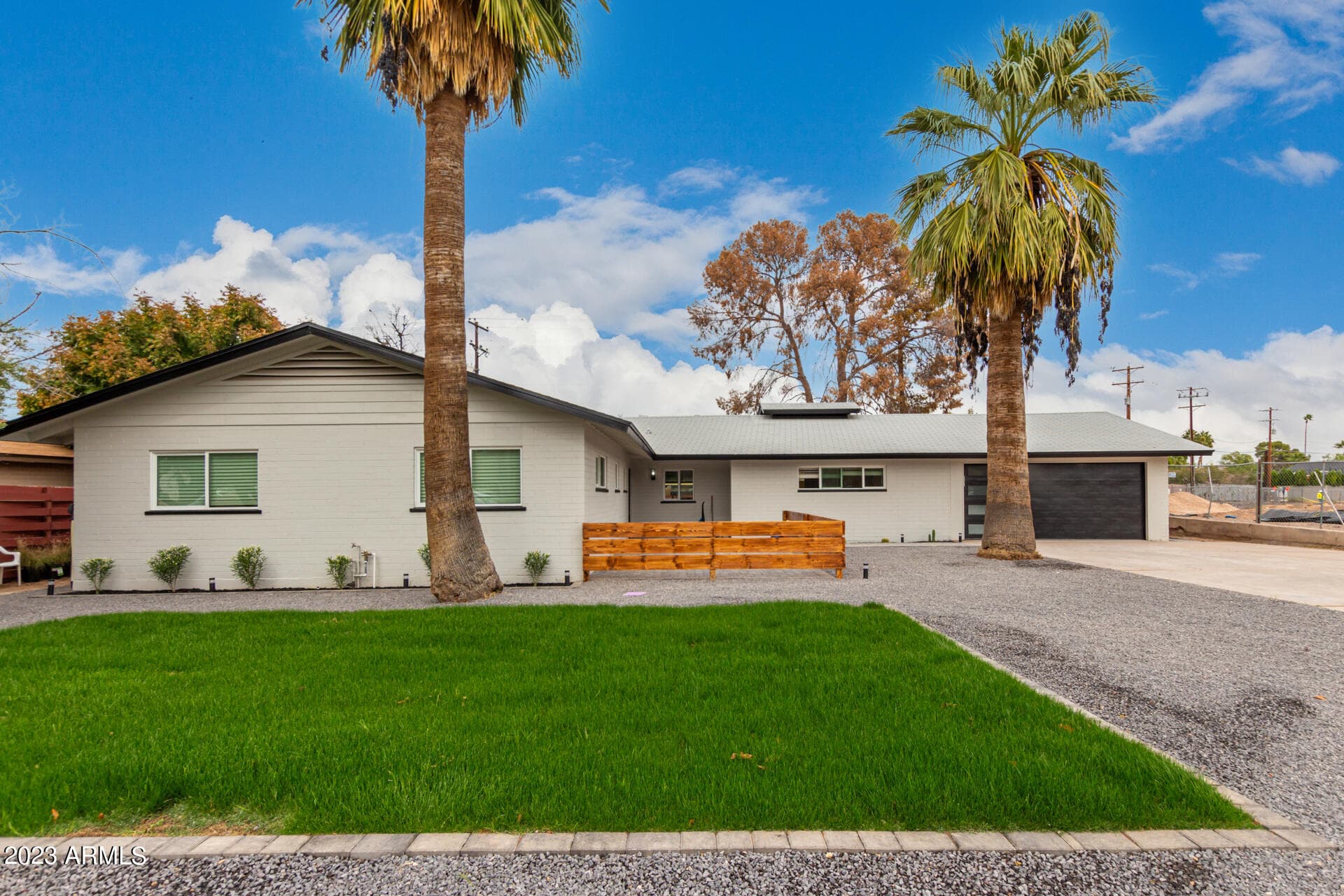 5518 E Thomas Rd — photo 2