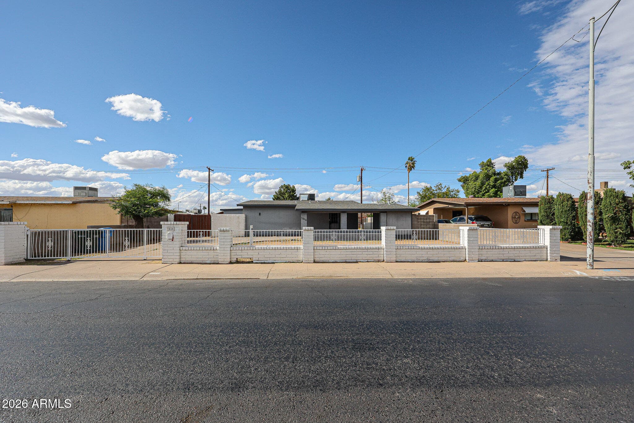 7616 W Mitchell Dr — photo 2