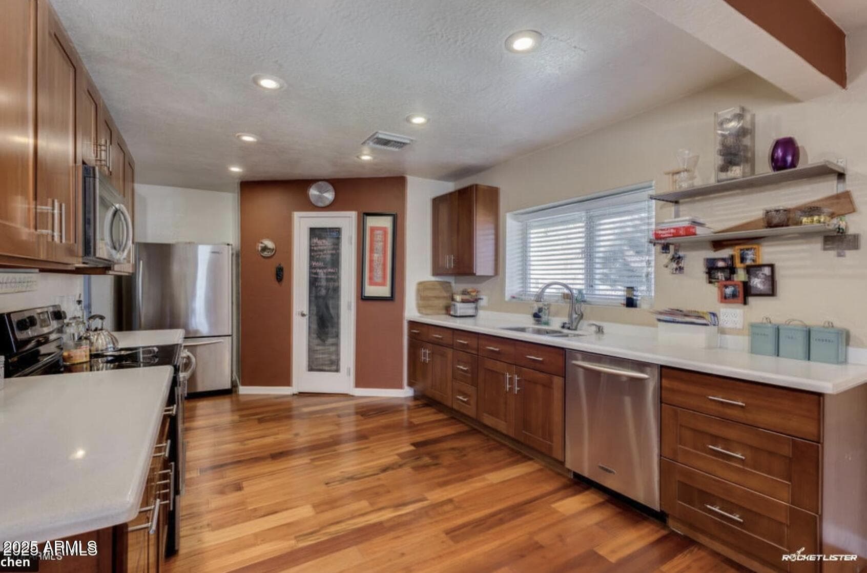 2645 E Glenrosa Ave — photo 2