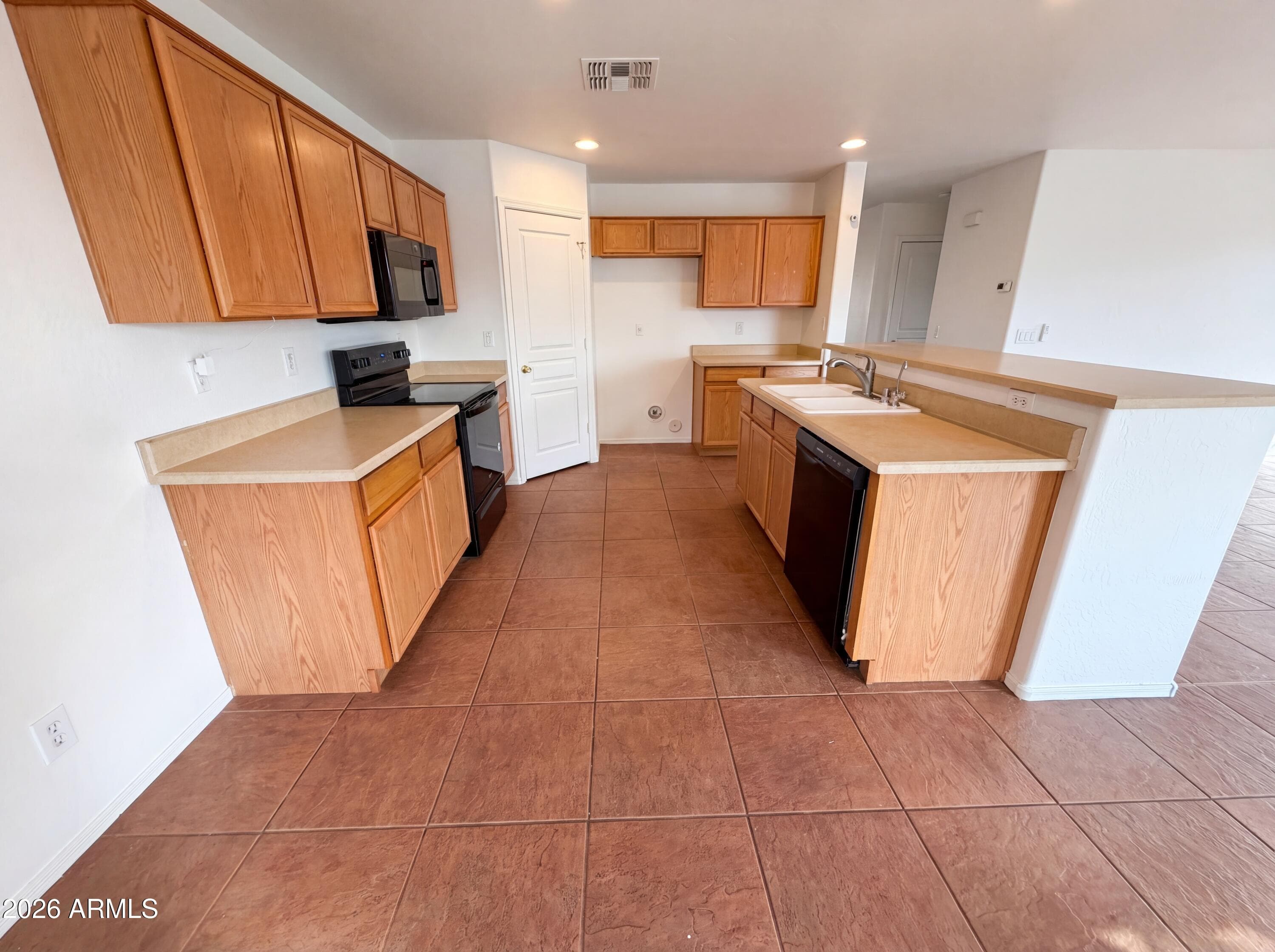 15140 N 174th Dr — photo 2