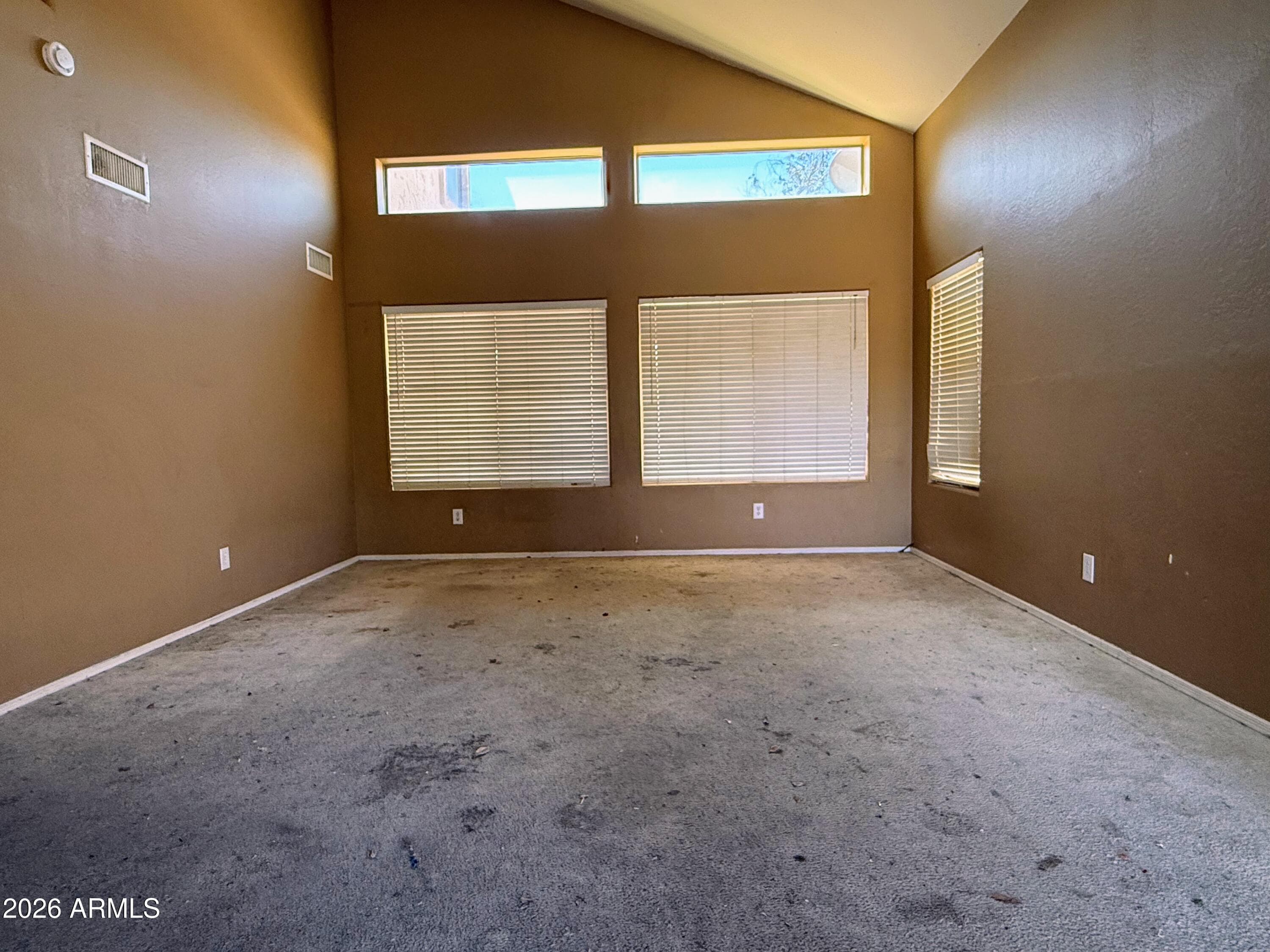 1419 E Holiday Dr — photo 2