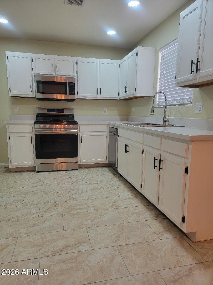 610 W Coolidge Ave — photo 2