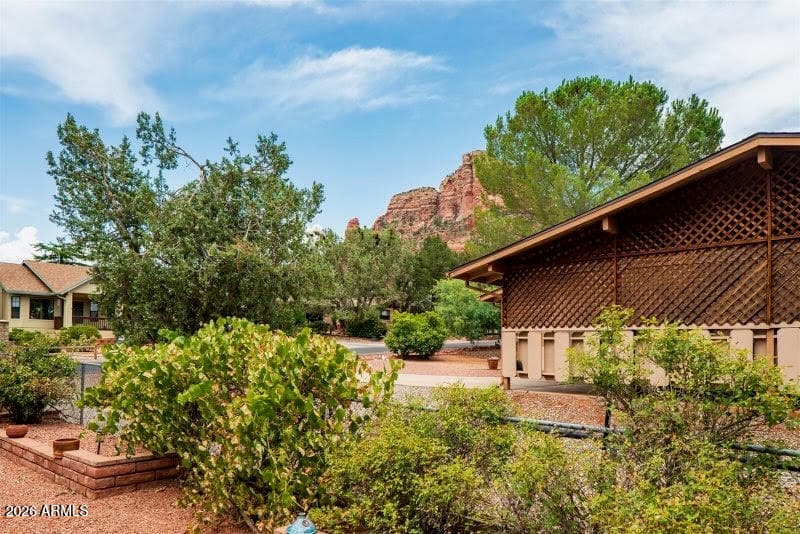 100 Bell Rock Dr — photo 2