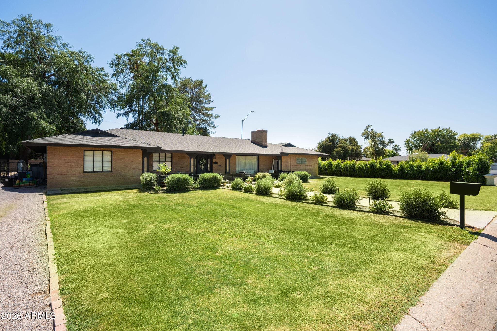 547 W Orangewood Ave — photo 2