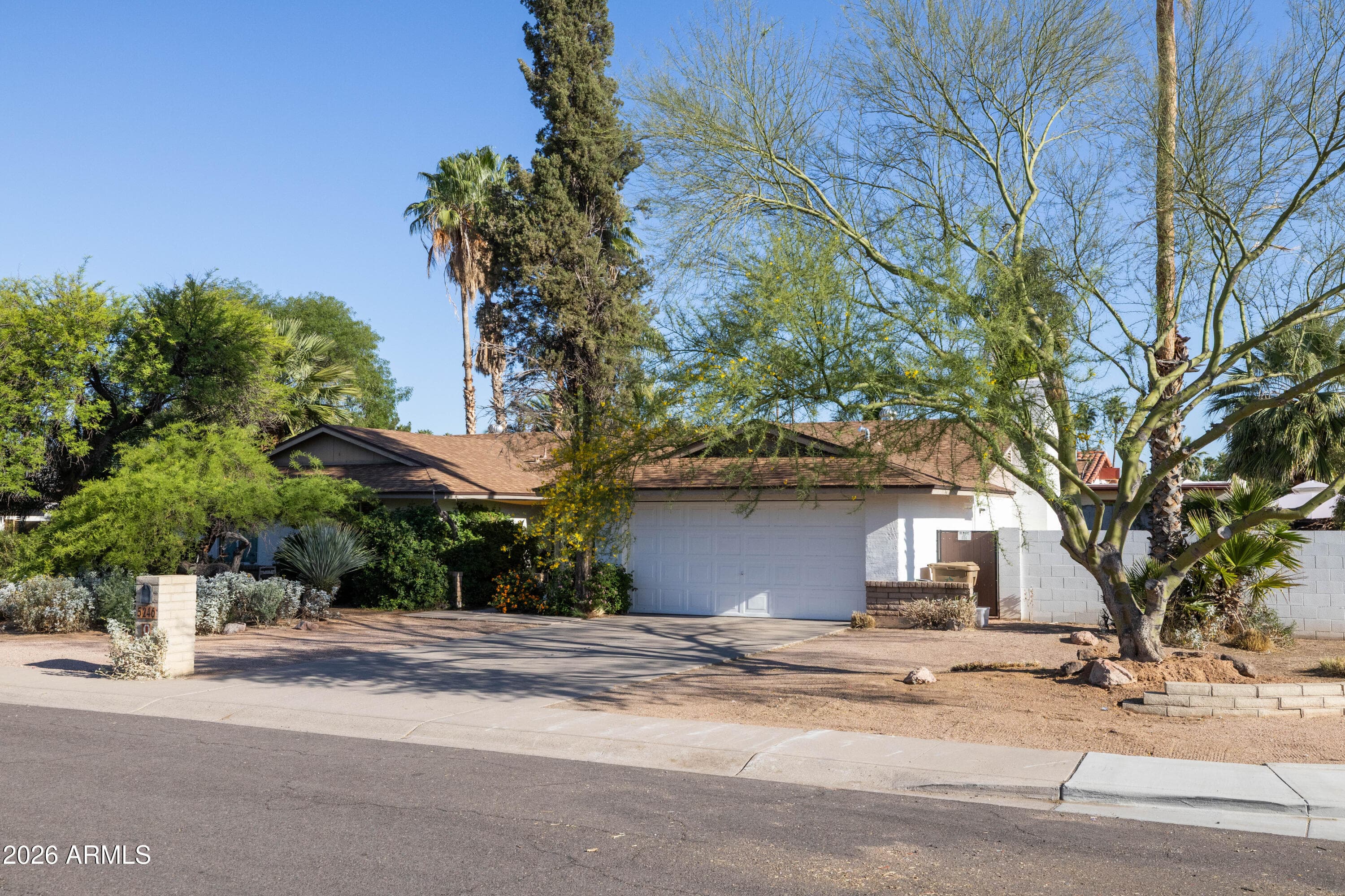 5246 E Winchcomb Dr — photo 1