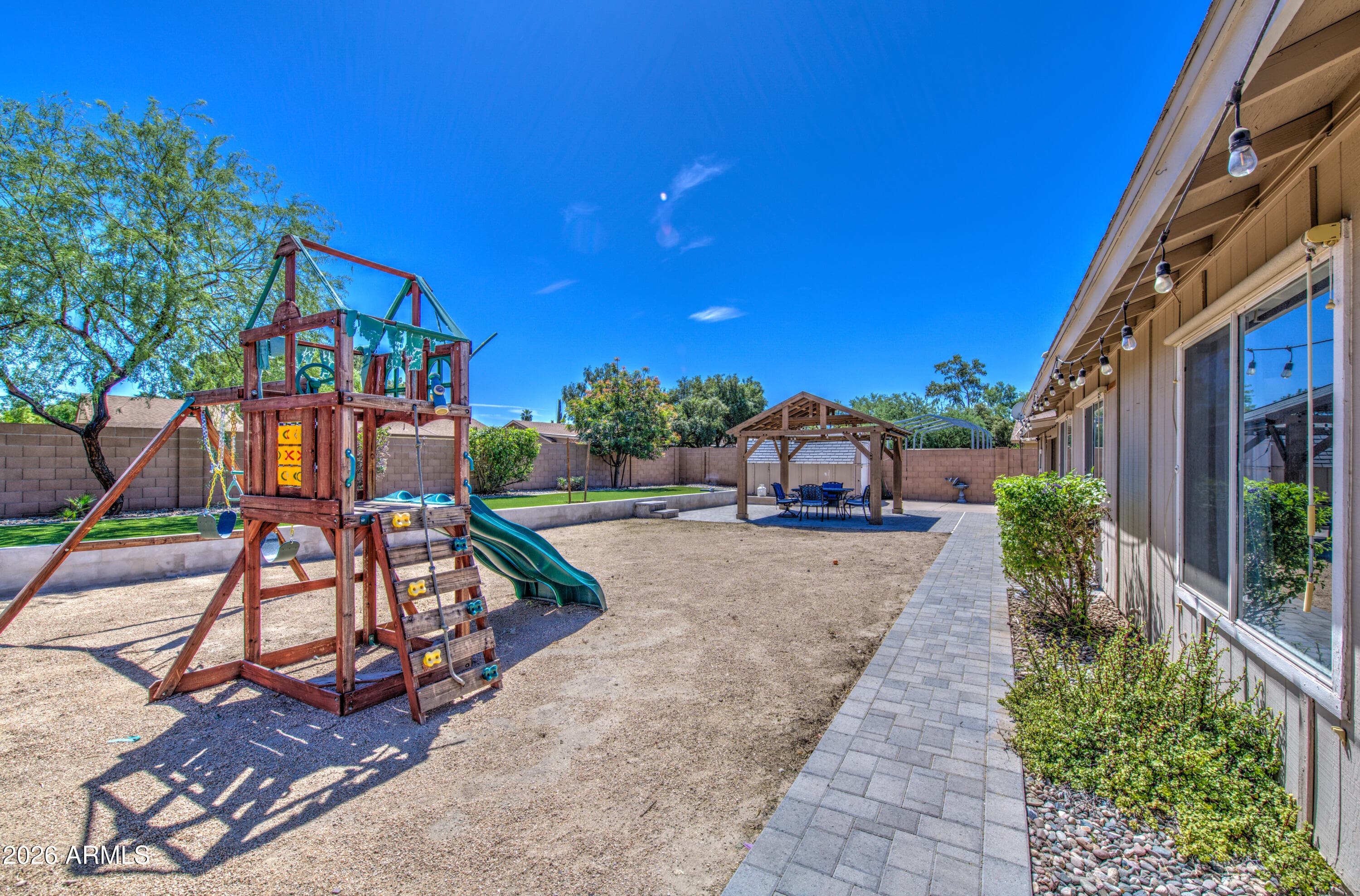 319 N Valencia Dr — photo 45