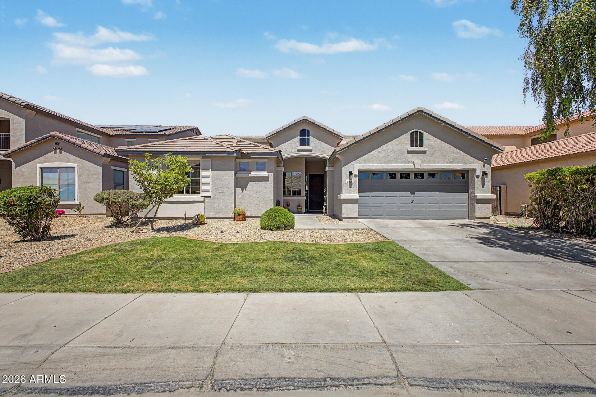 5026 W Desert Ln — photo 1