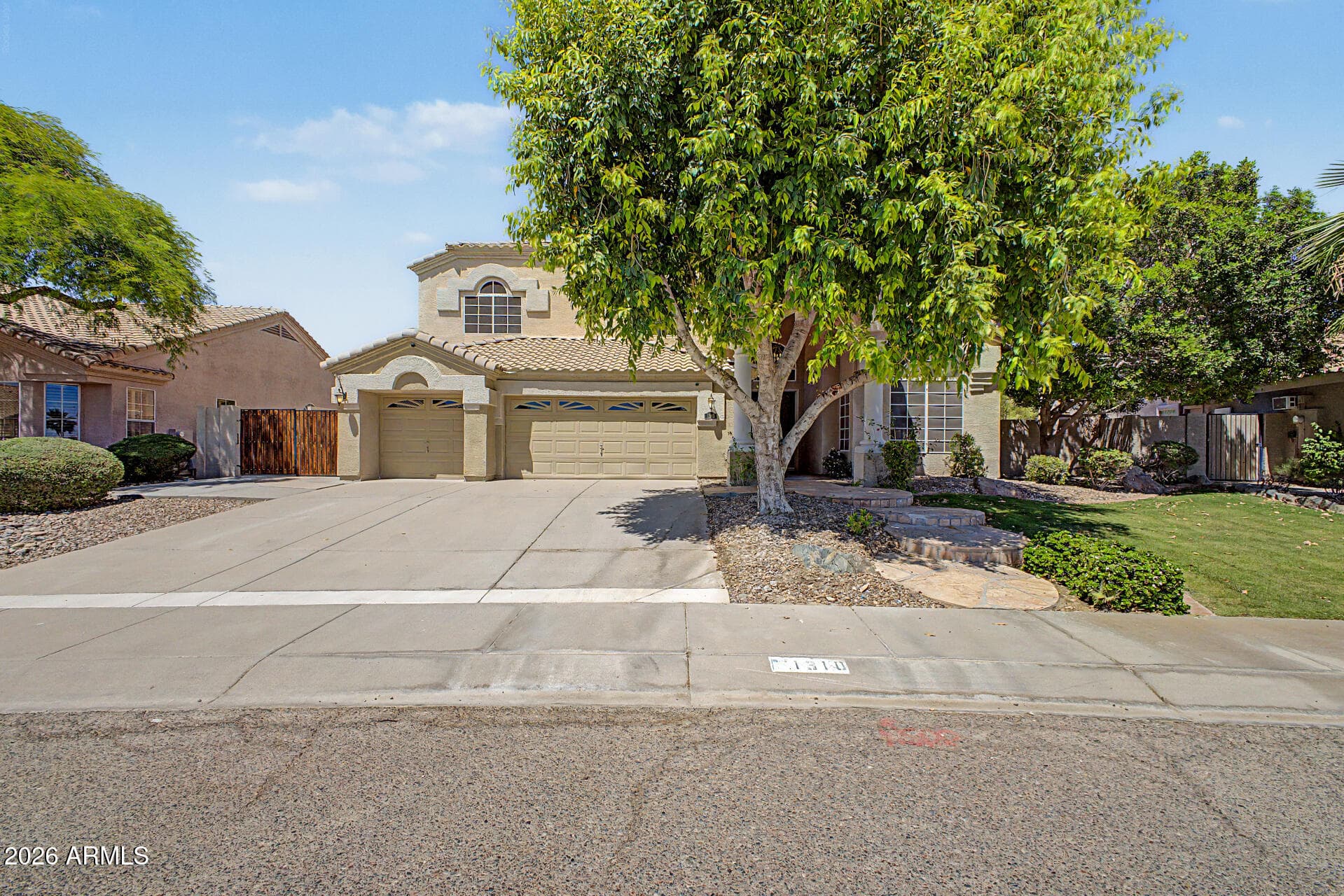1310 W Amberwood Dr — photo 1