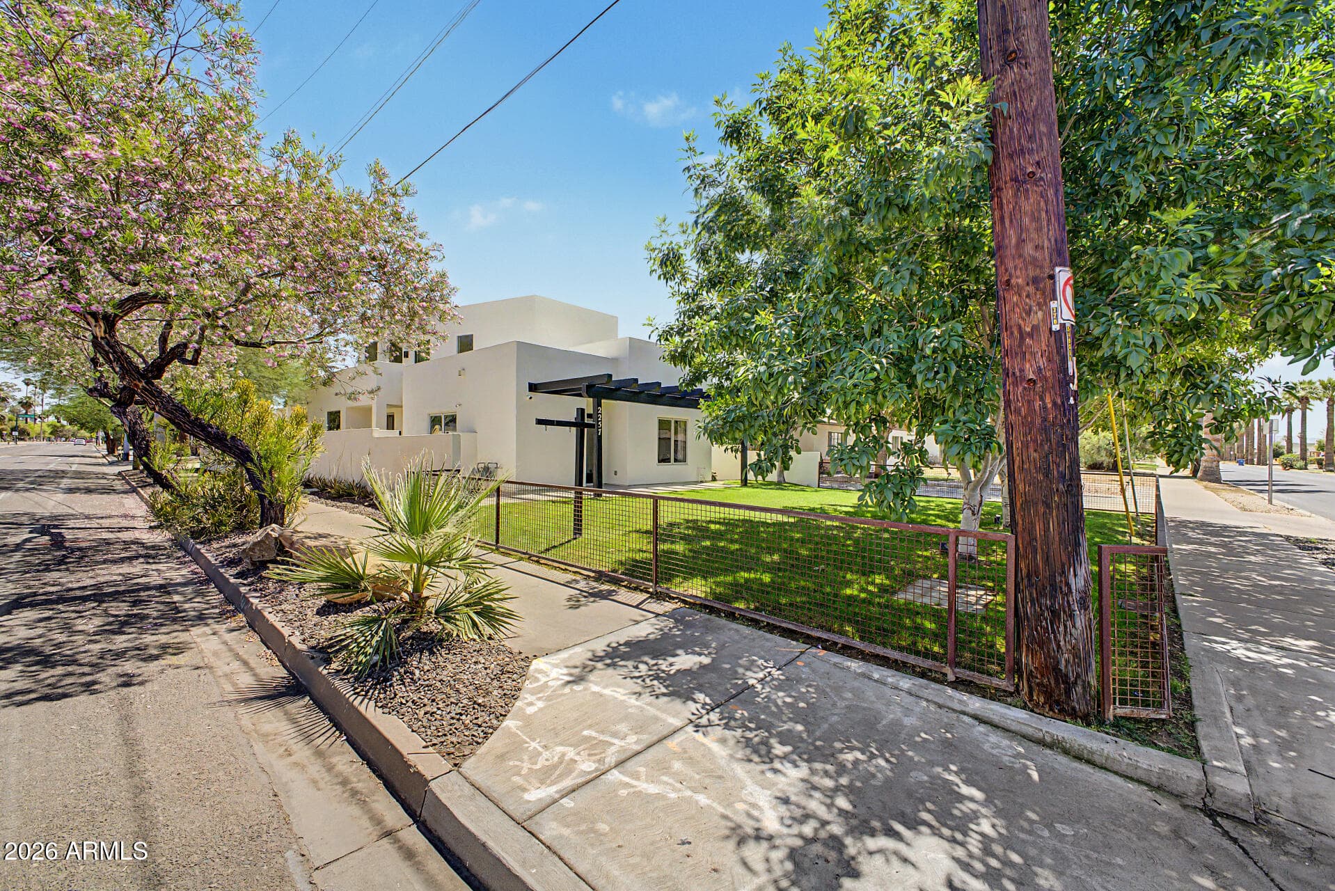 2257 N 16th Ave — photo 1