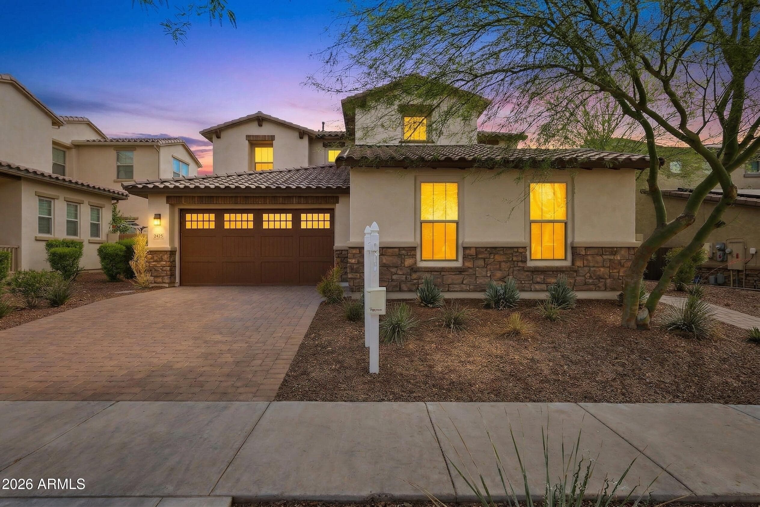 2423 N Beverly Pl — photo 2