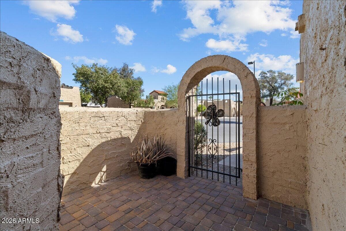 16646 N 29th Dr — photo 2
