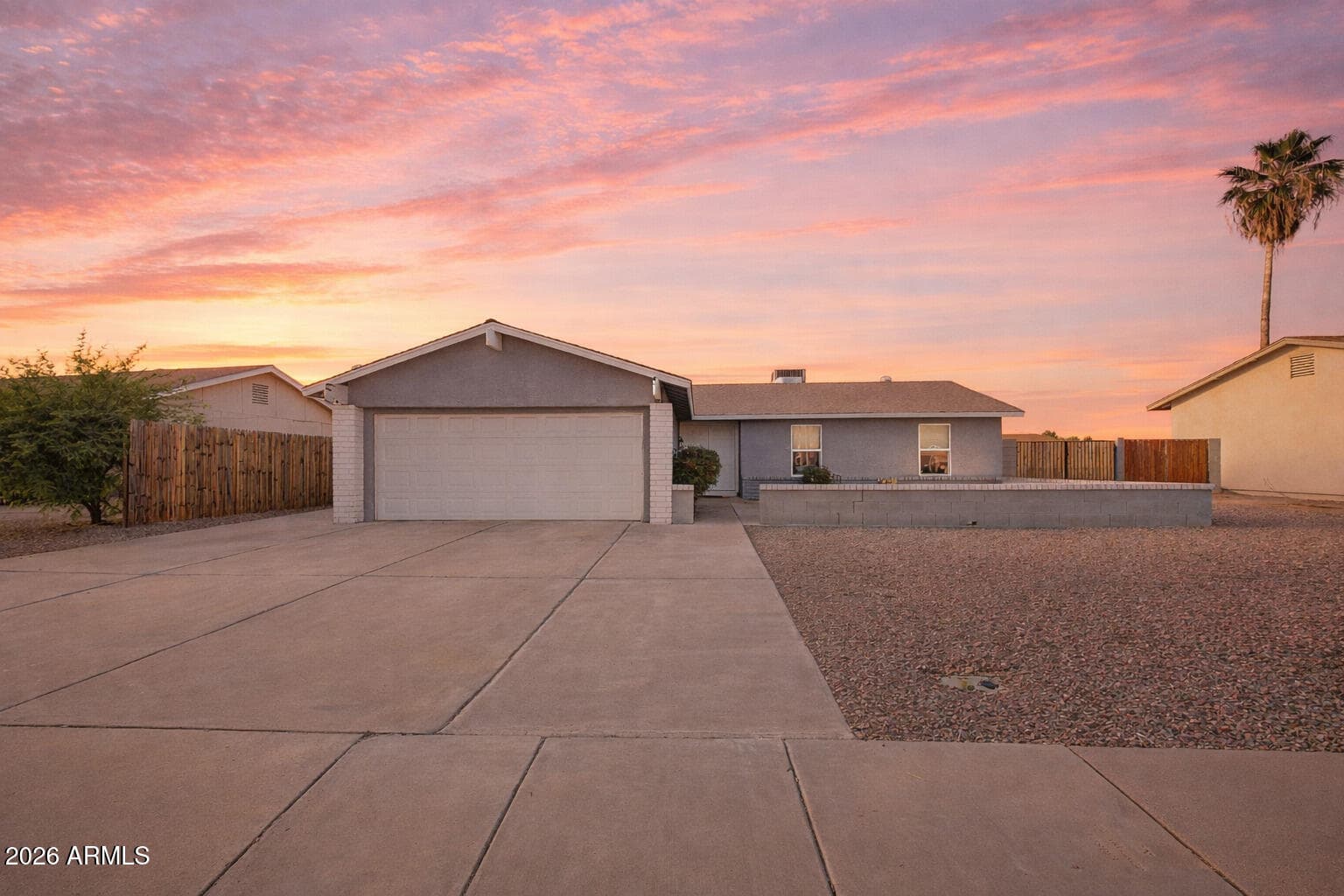 538 W Flower Ave — photo 1
