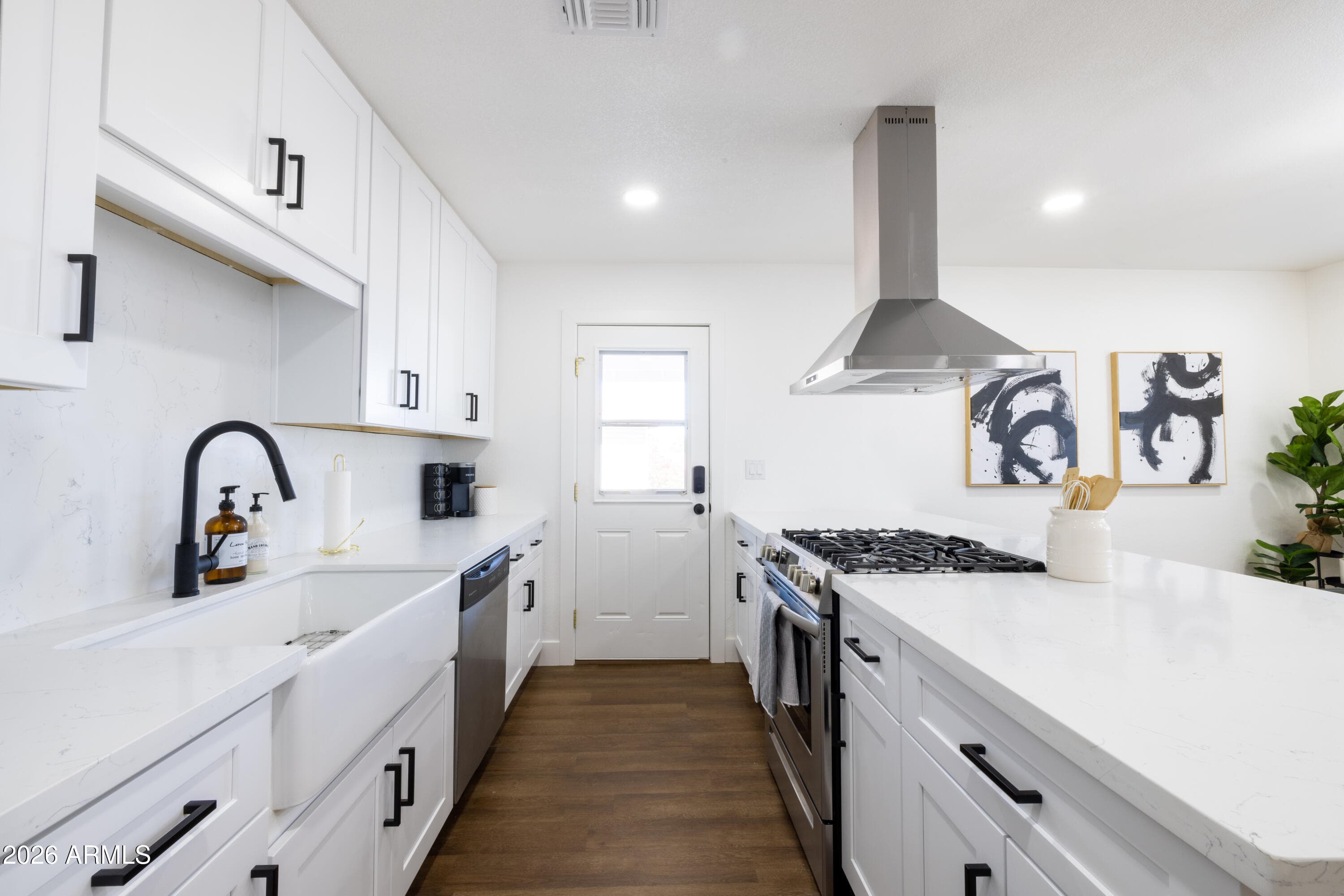 216 E Washington Ave — photo 2