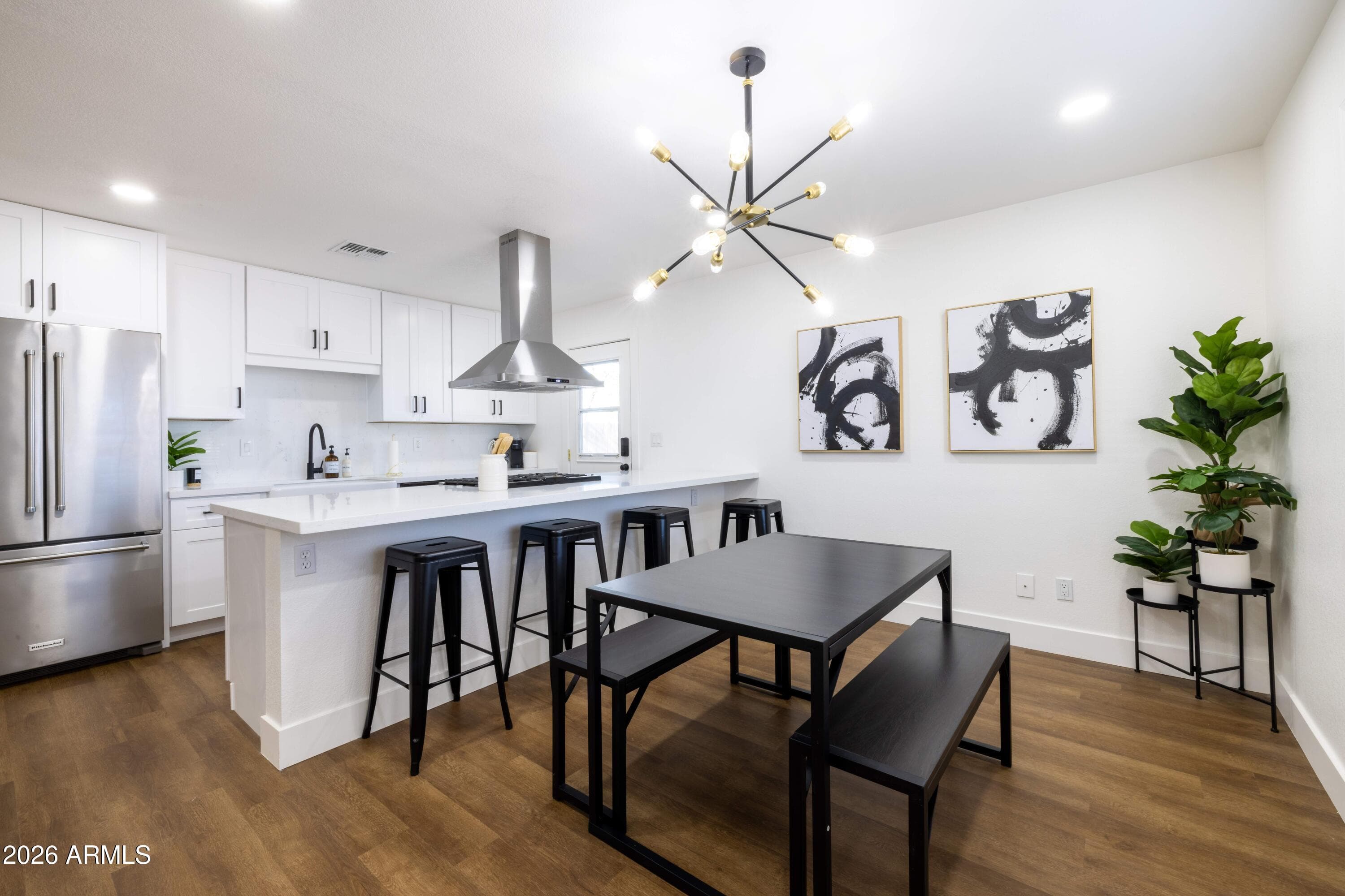 216 E Washington Ave — photo 1