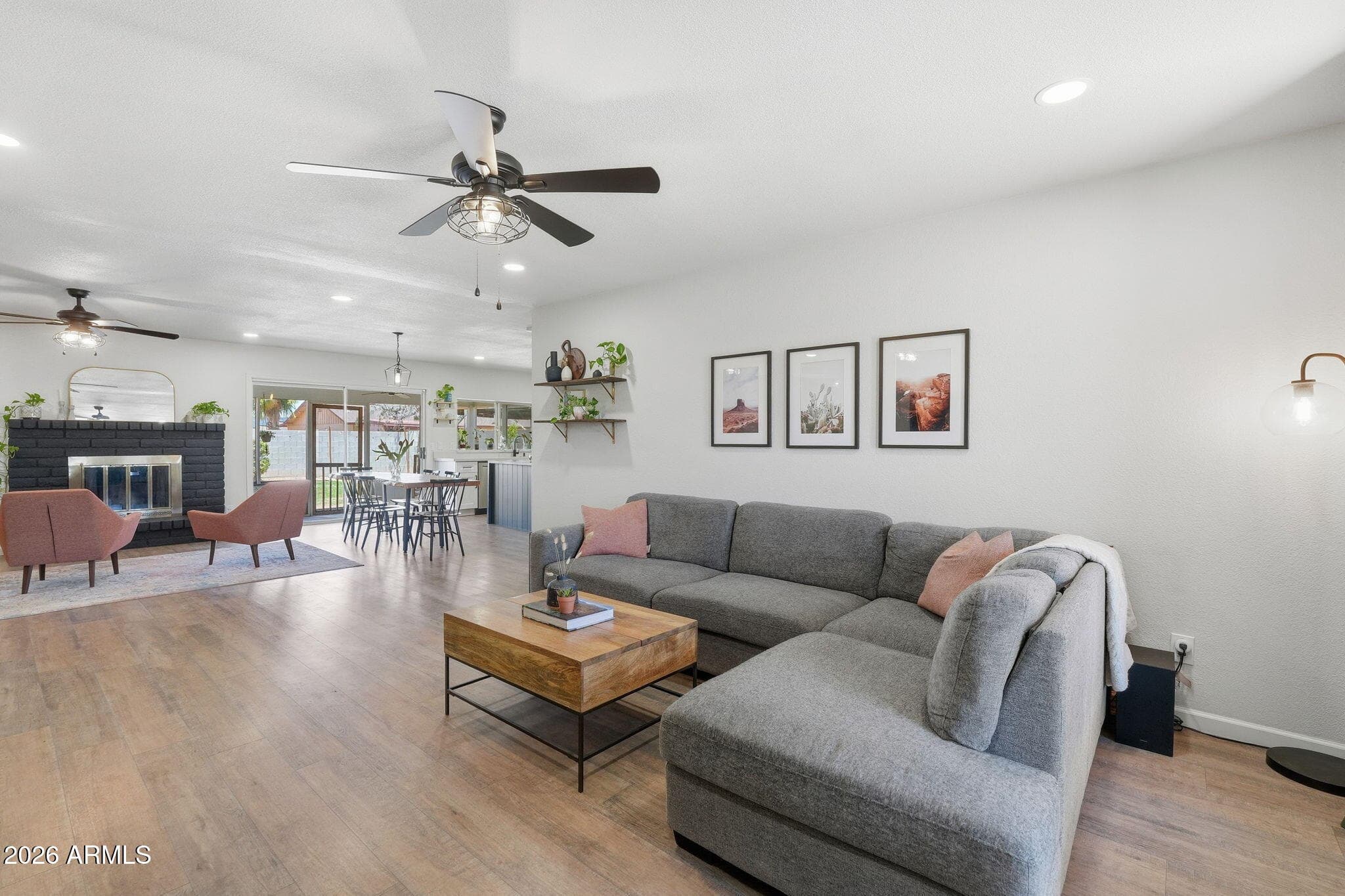 1016 E Hampton Ave — photo 2