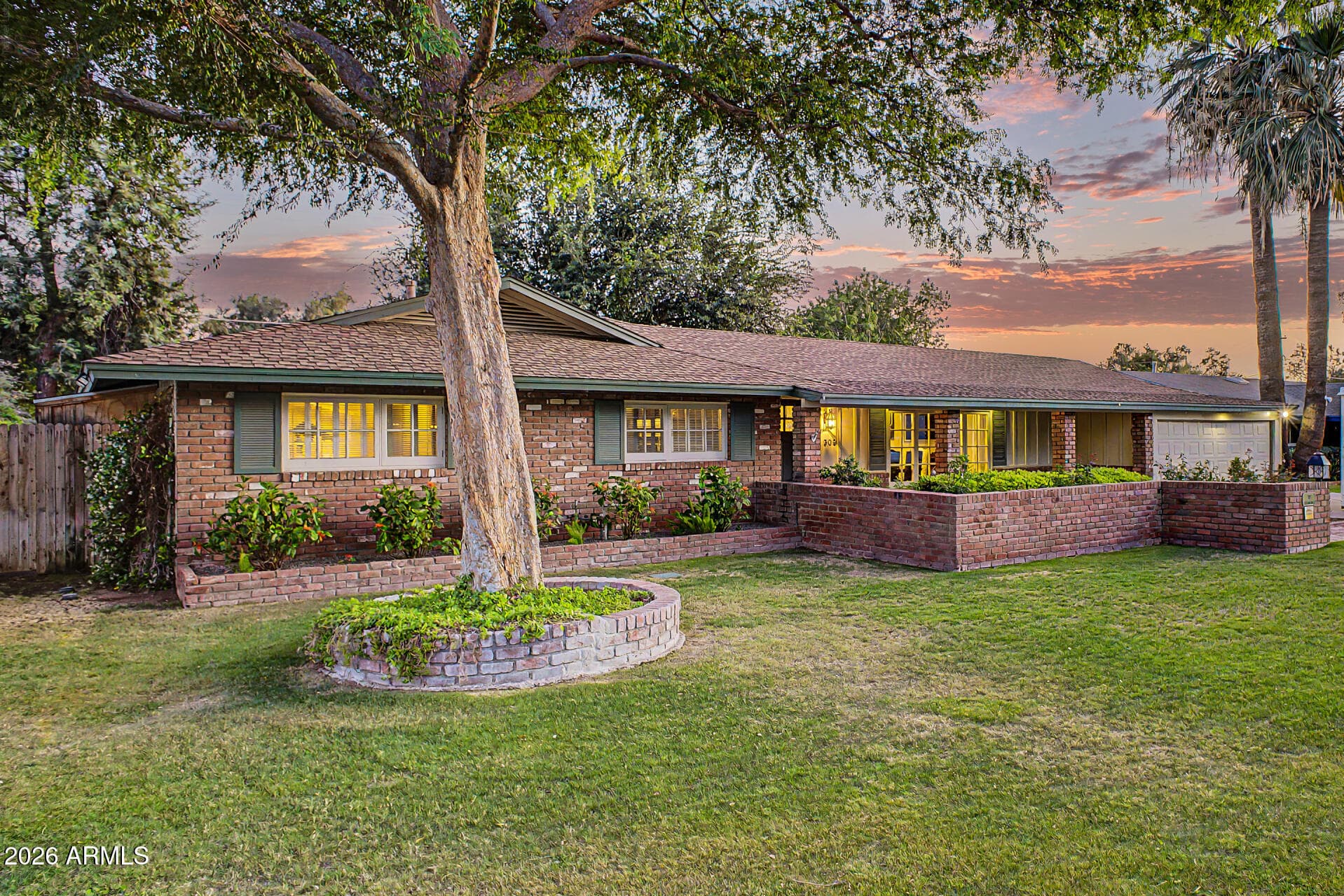 309 W Flynn Ln — photo 1