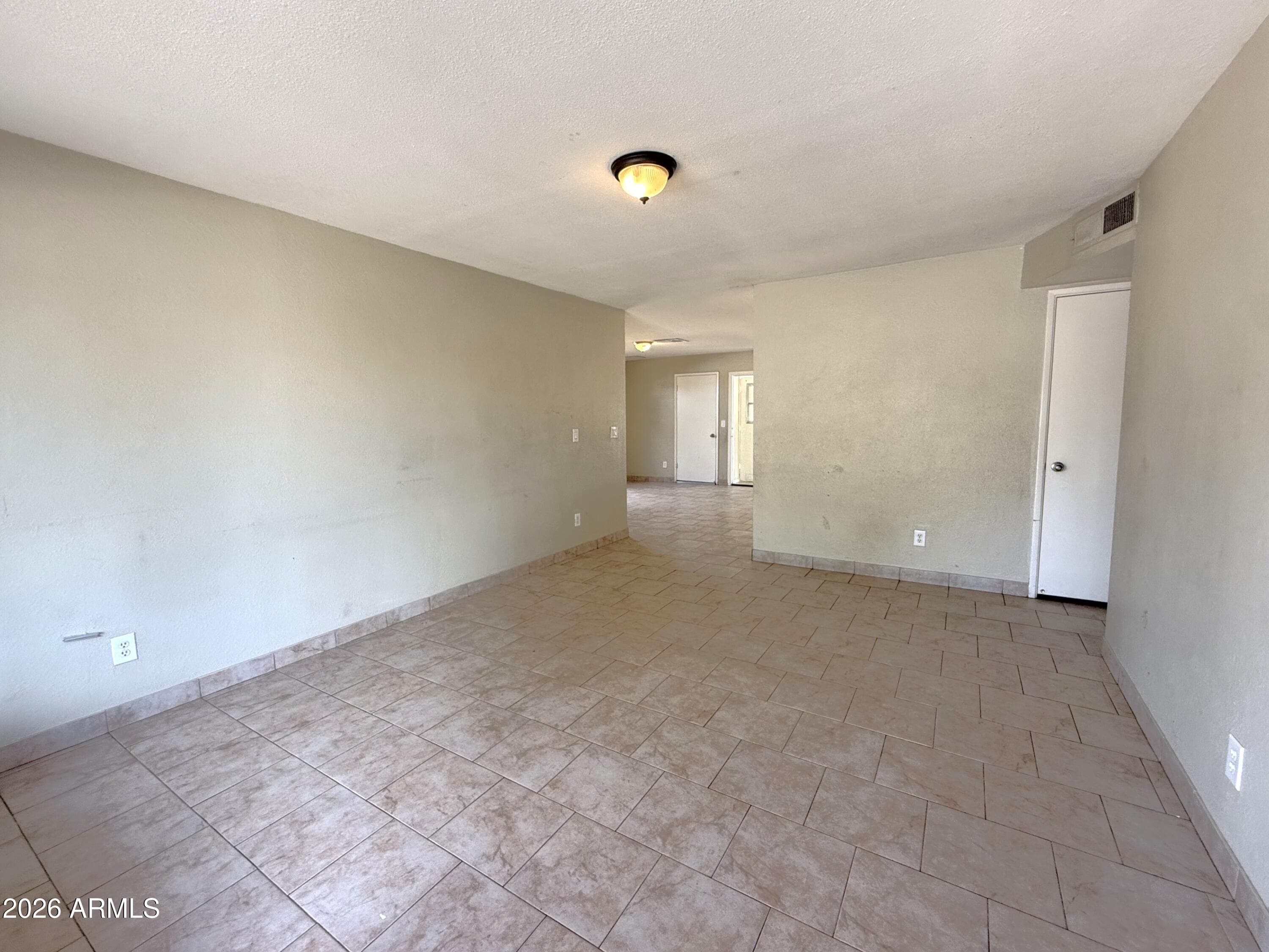 945 W Gemini Dr — photo 2