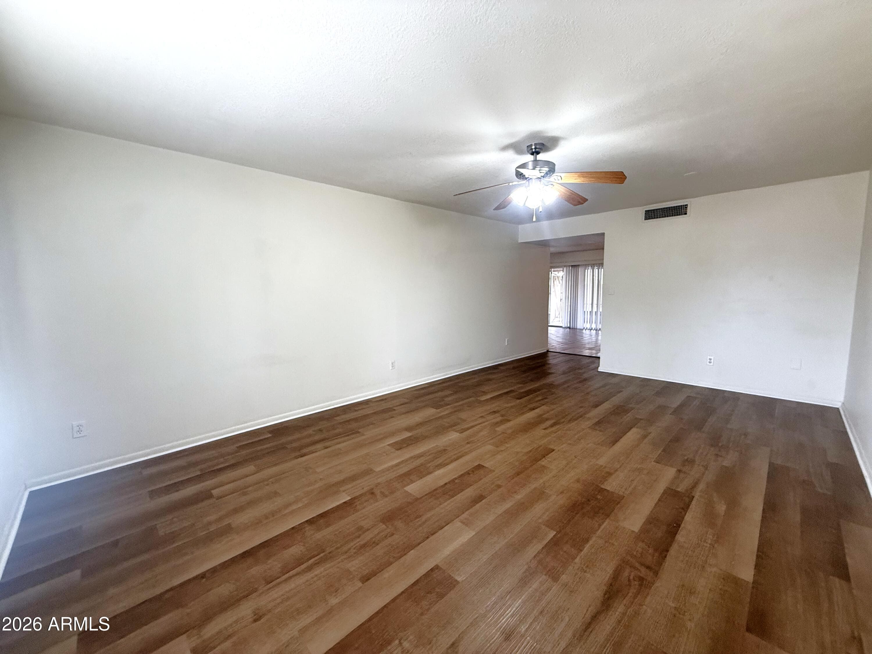 1904 E Greenway Dr — photo 2