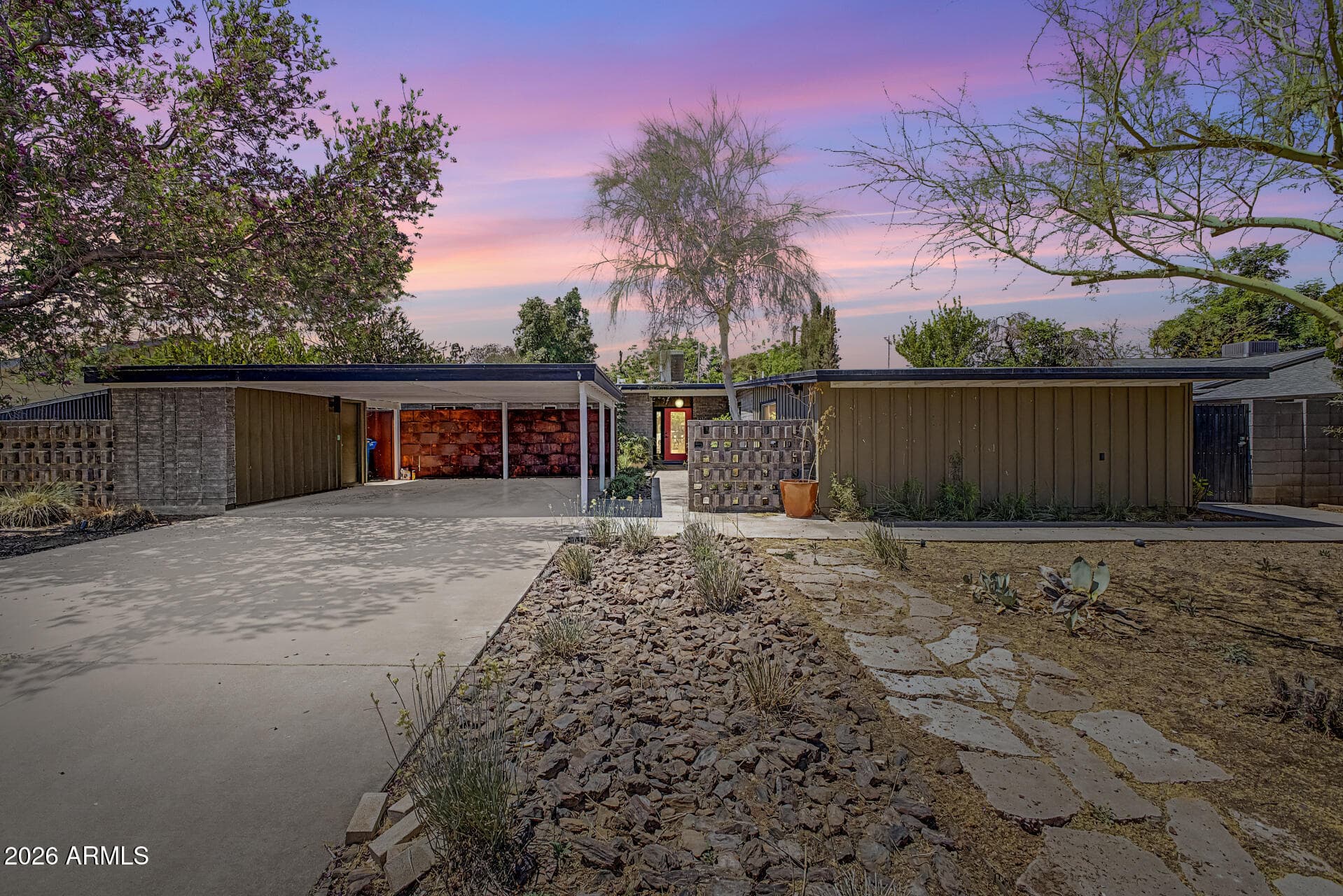 2126 S La Rosa Dr — photo 2