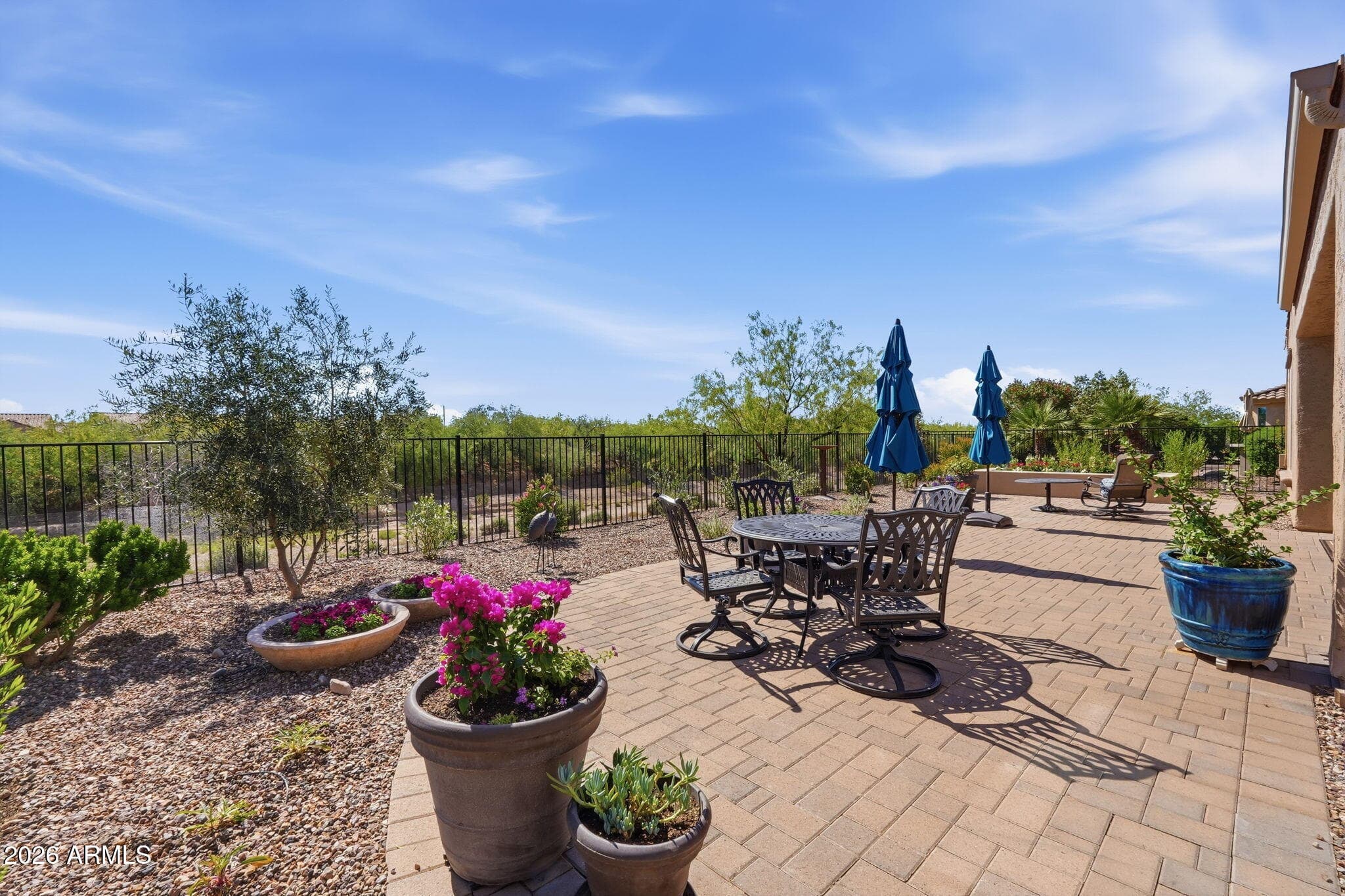 4055 N SMITHSONIAN DR - Photo 1