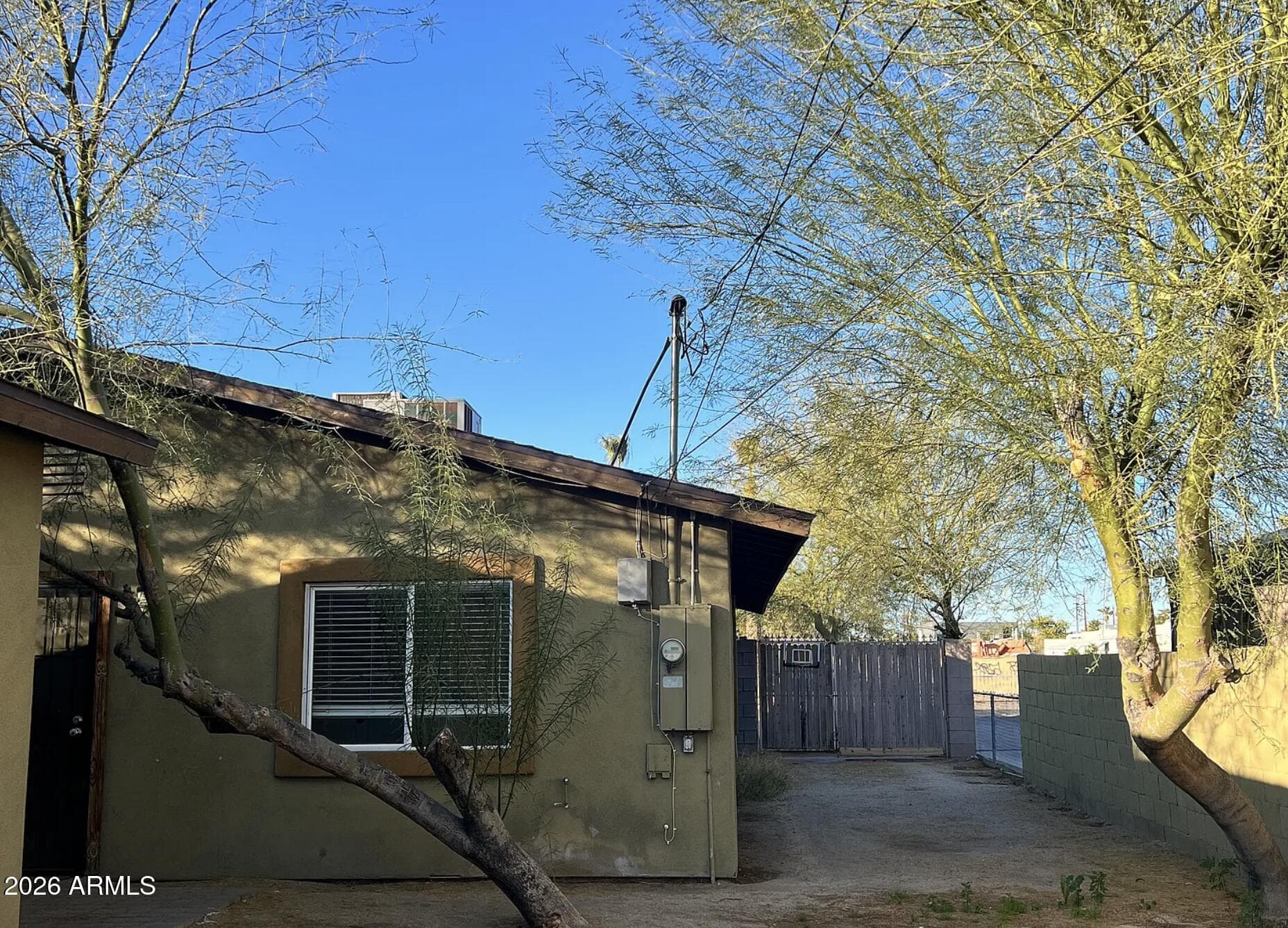 1145 E Roosevelt St — photo 1
