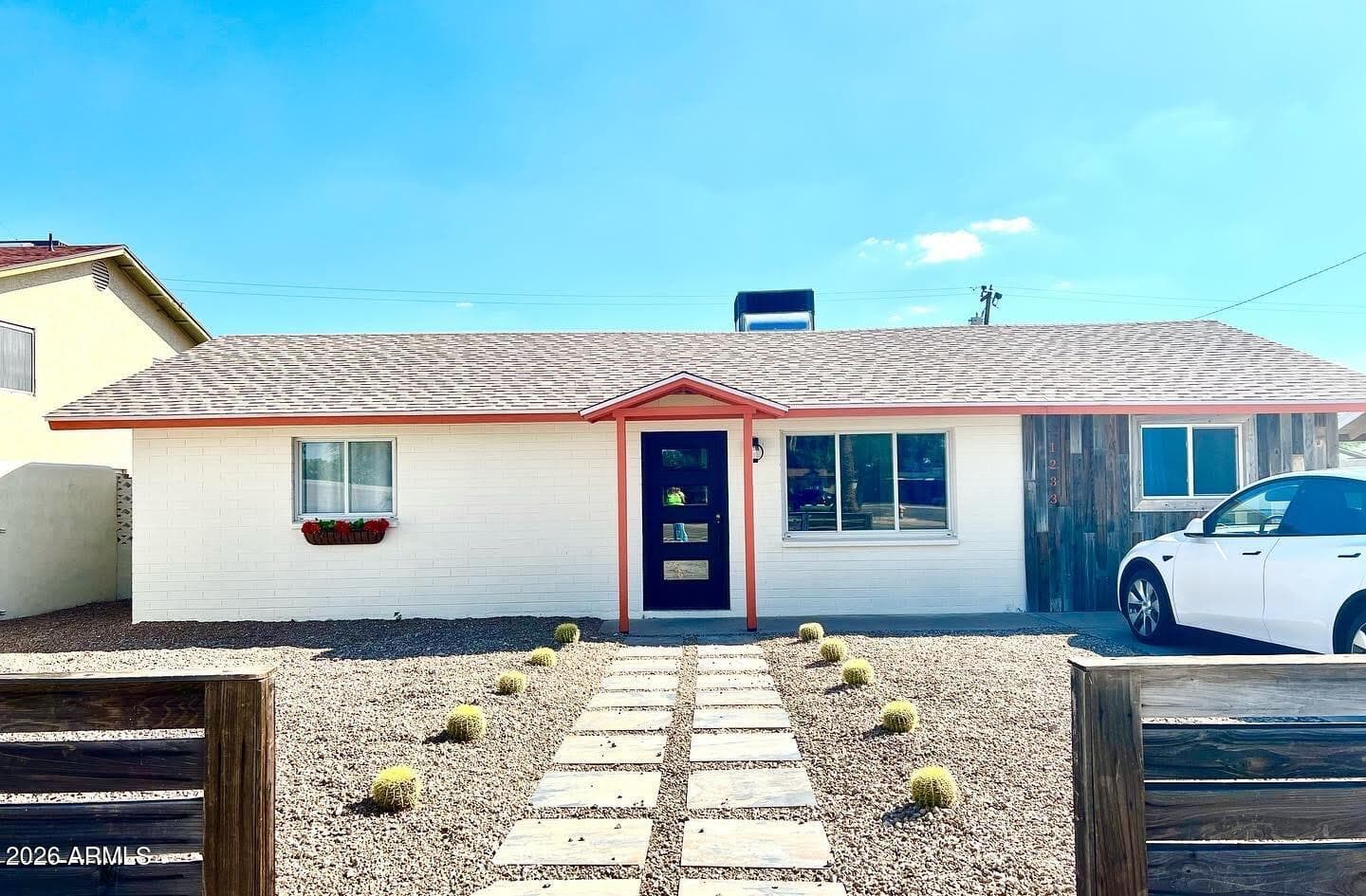 1233 E Weber Dr — photo 1