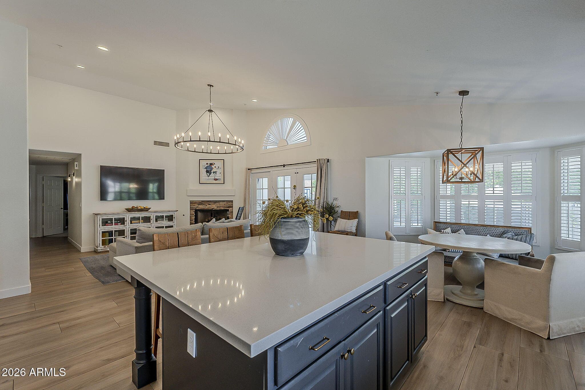 9433 E Davenport Dr — photo 2