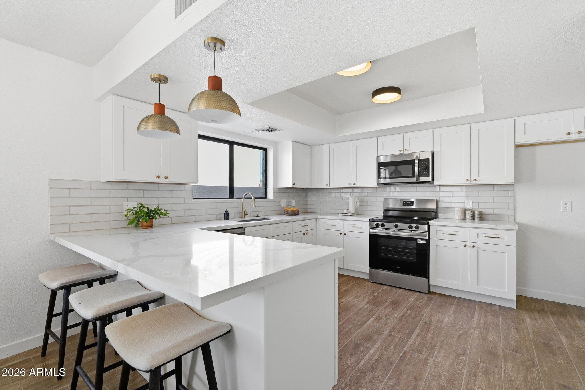 9872 E Del Monte Ave — photo 2