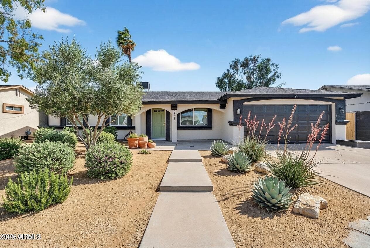 8531 W Vale Dr — photo 2