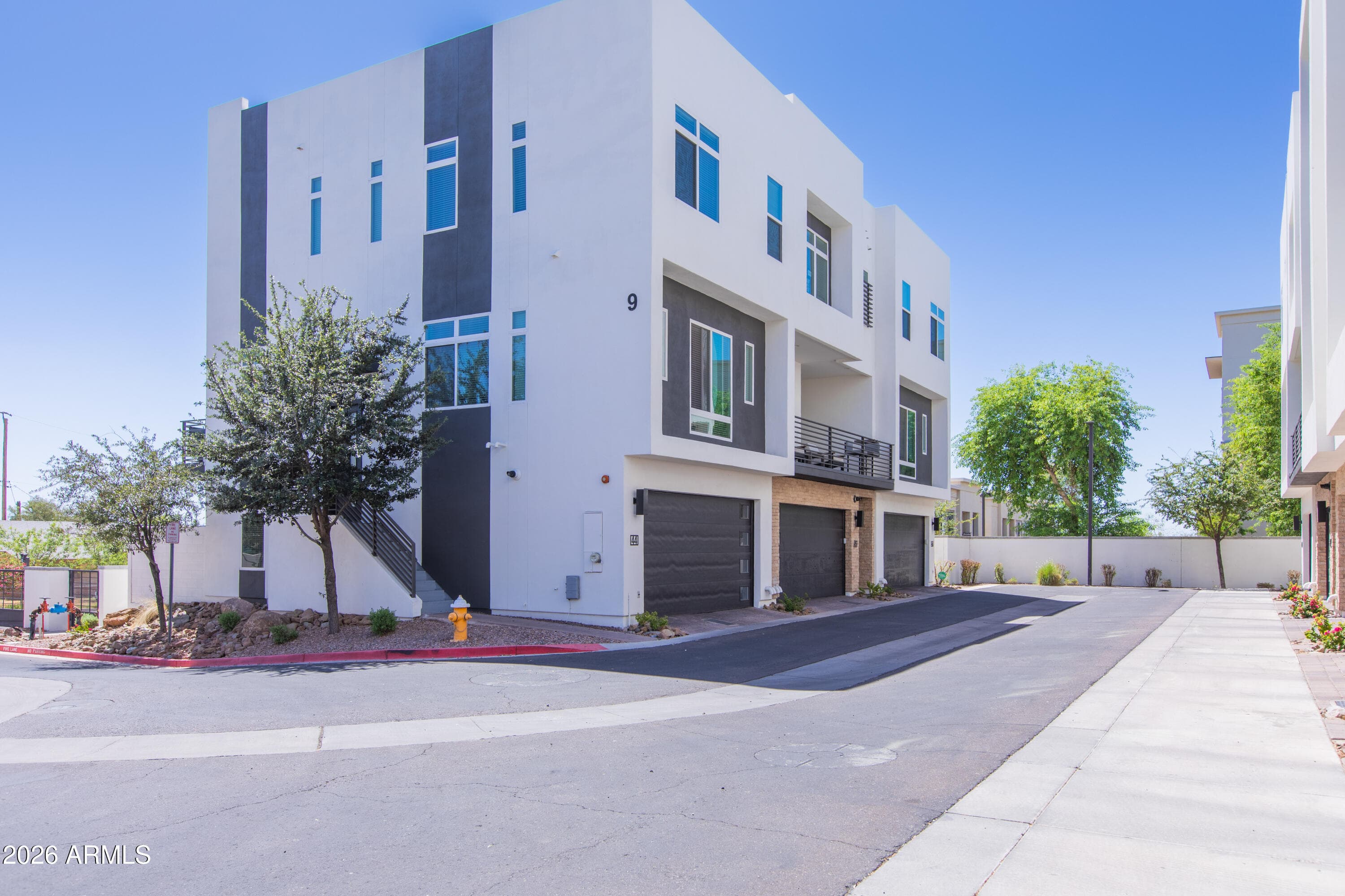 1717 E MORTEN AVE - Photo 4