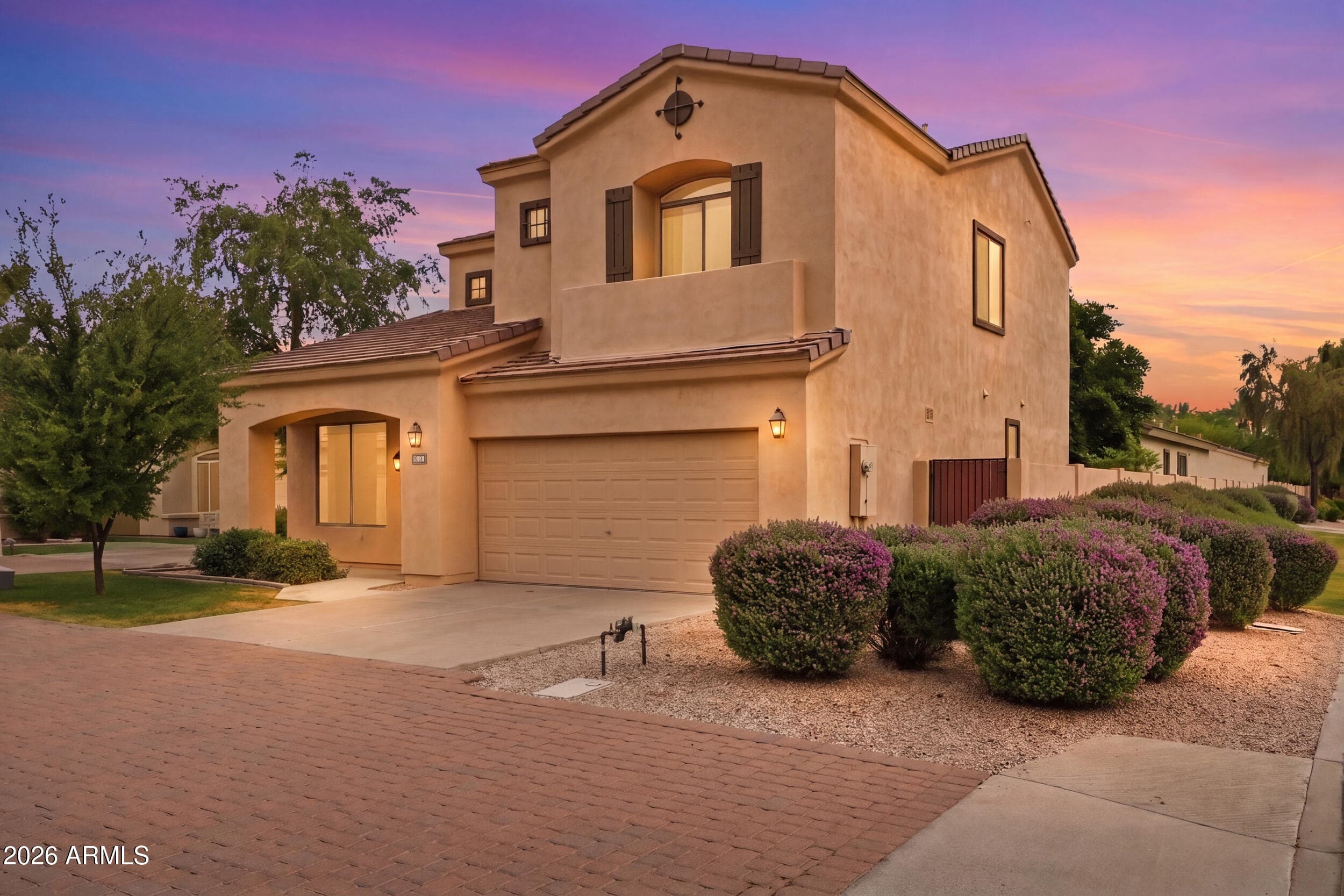 2068 W Olive Way — photo 1