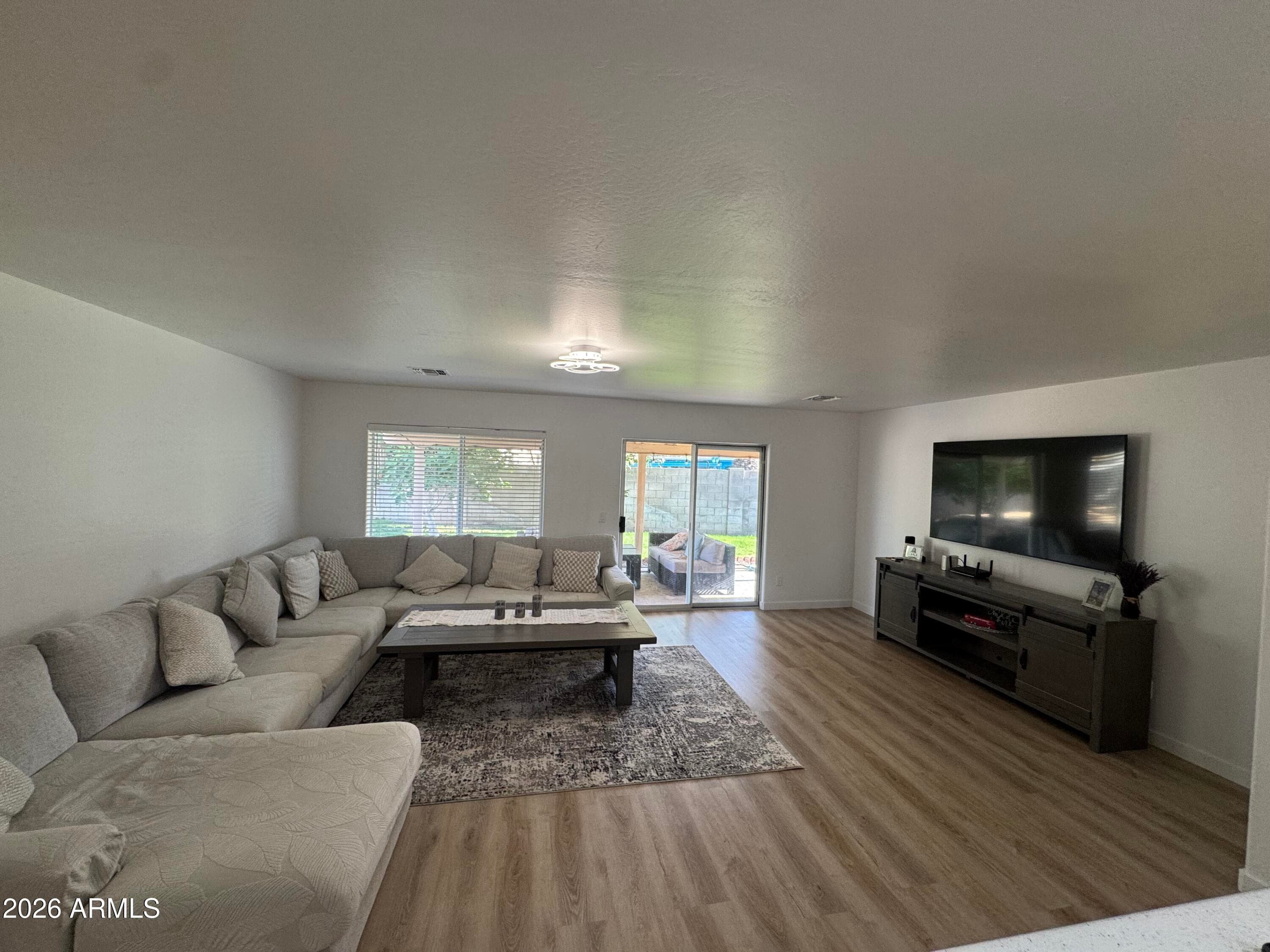 2739 E Beverly Ln — photo 2