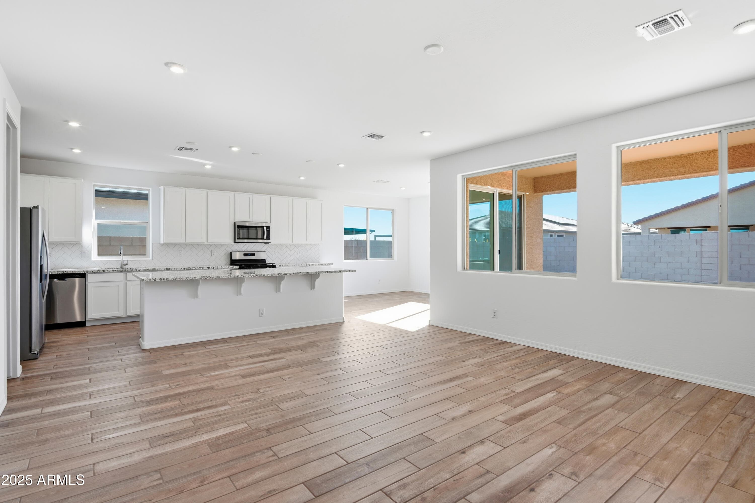 19015 W MARYLAND AVE - Photo 4